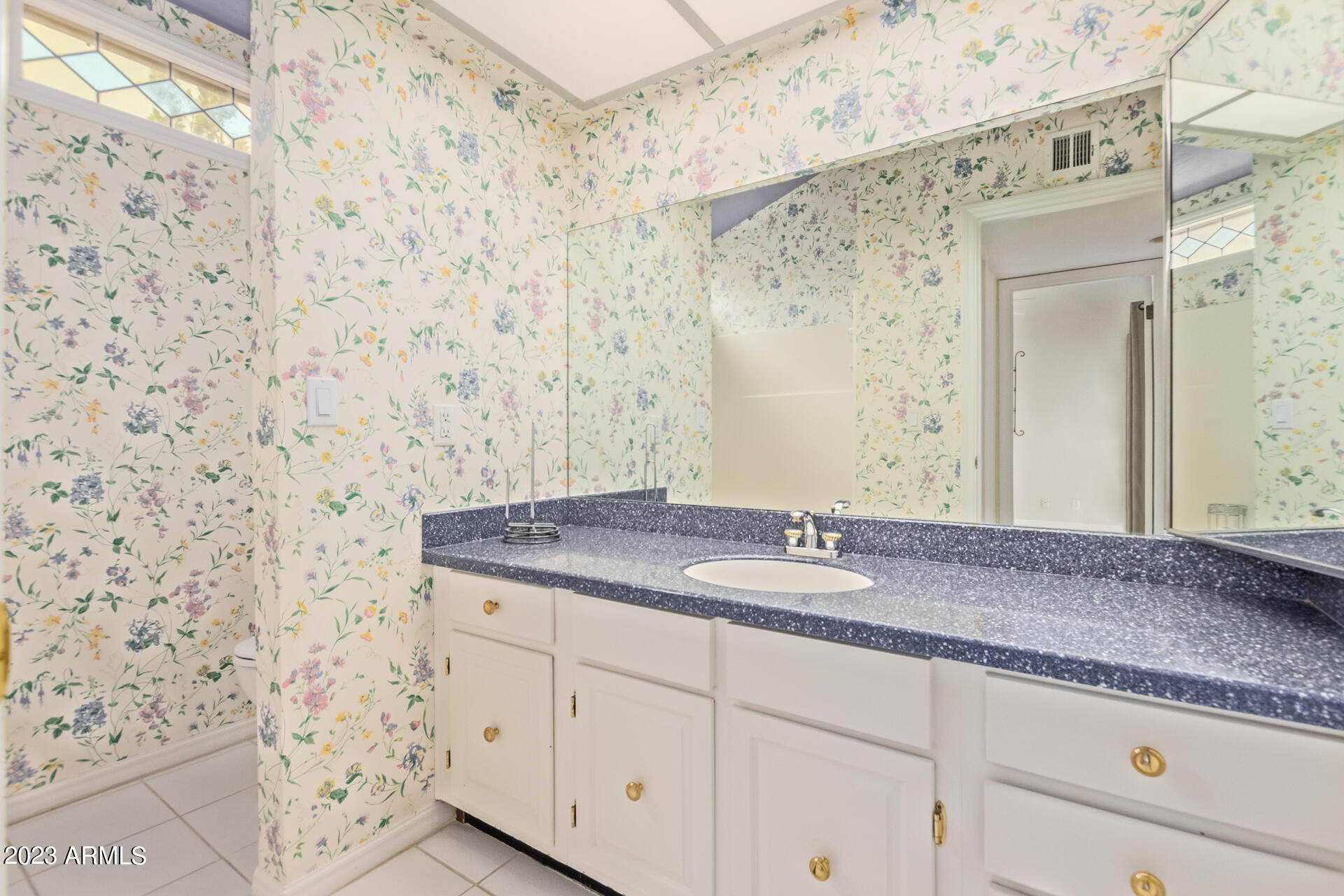 8101 N CENTRAL Avenue Unit: 3
