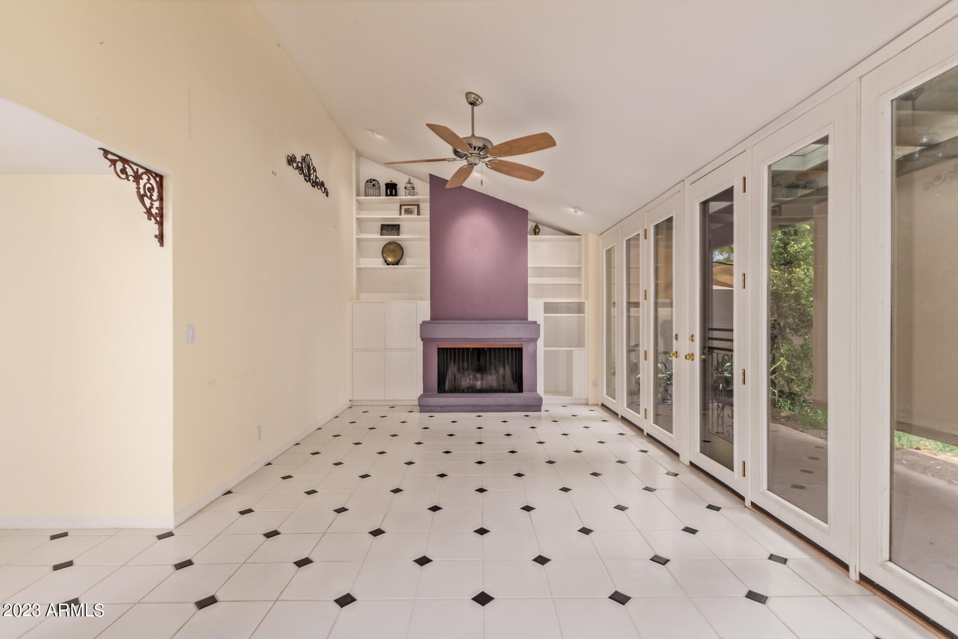 8101 N CENTRAL Avenue Unit: 3