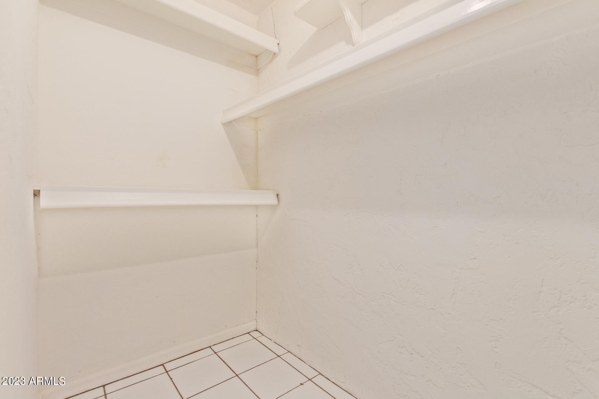 8101 N CENTRAL Avenue Unit: 3