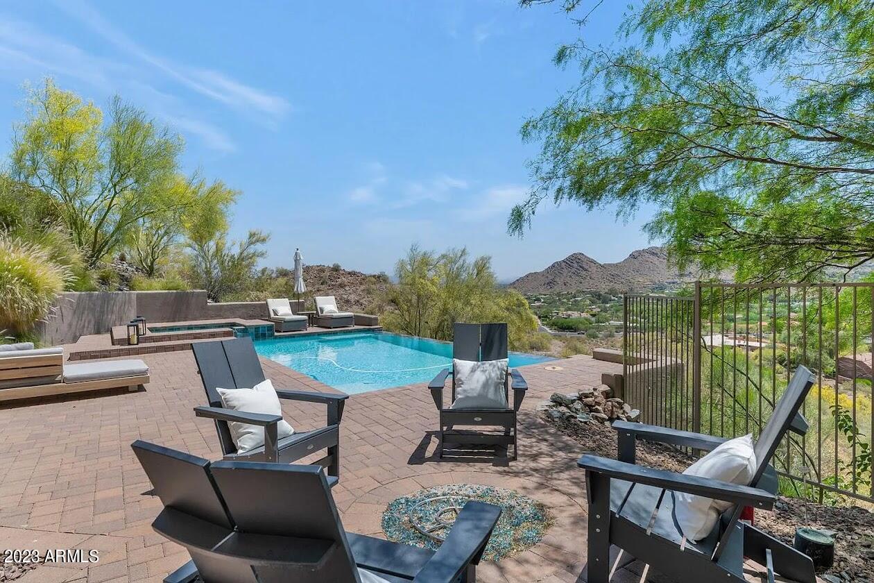 4748 E WHITE Drive