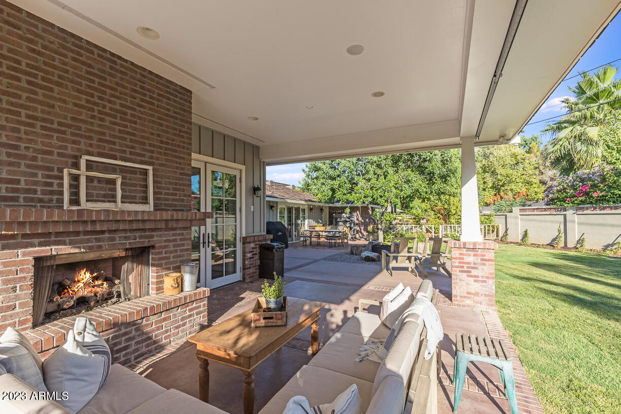 201 W LAMAR Road