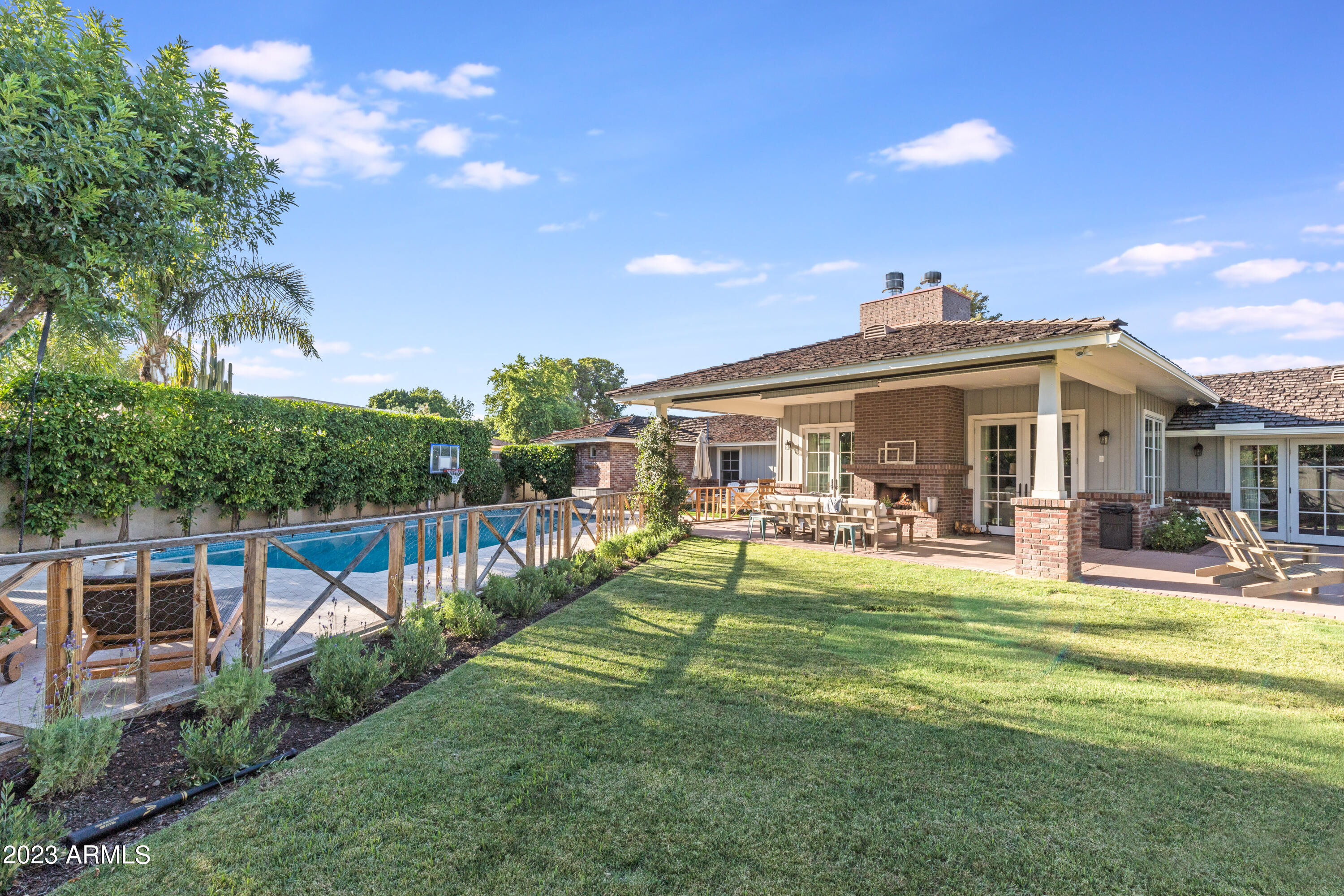 201 W LAMAR Road