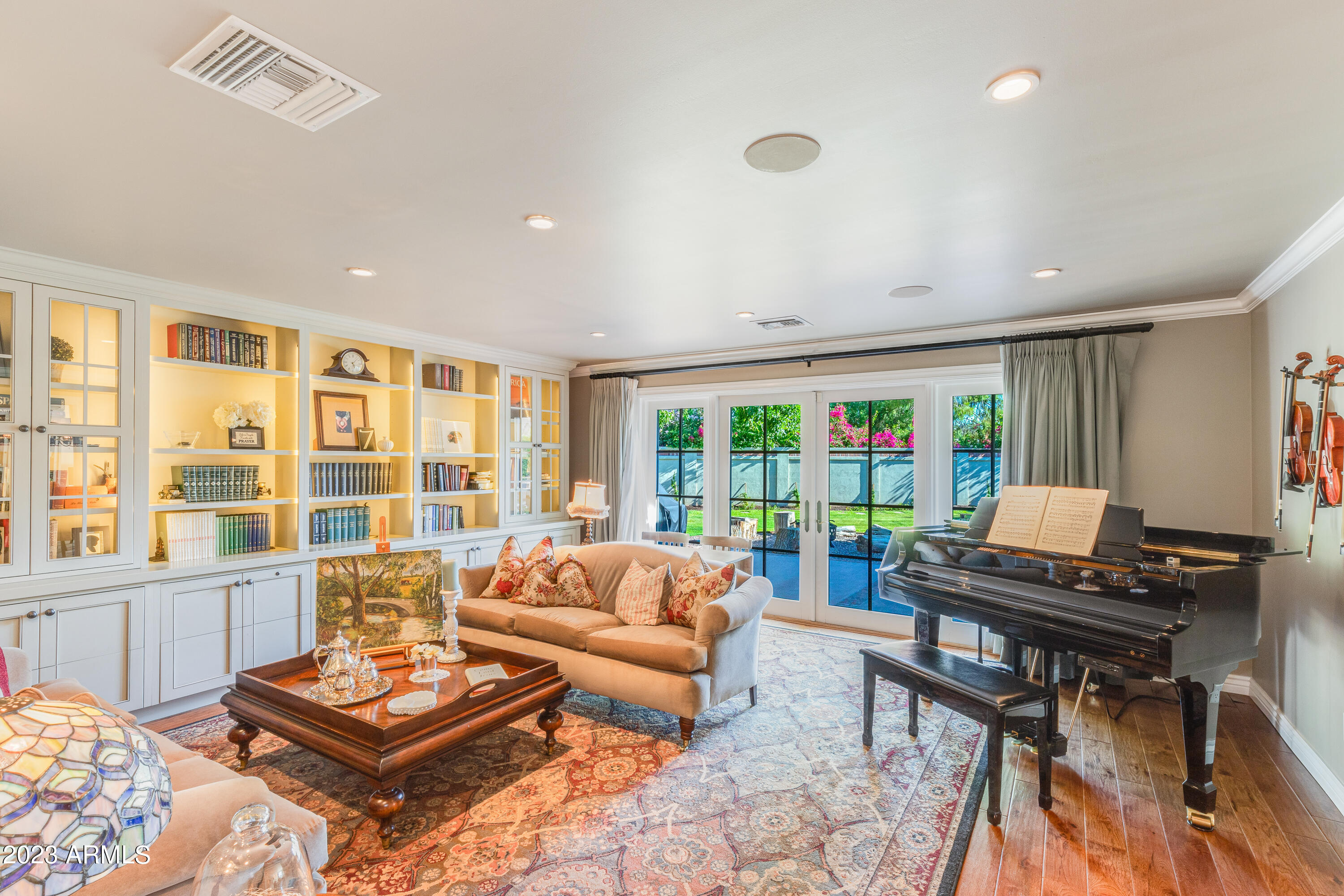 201 W LAMAR Road