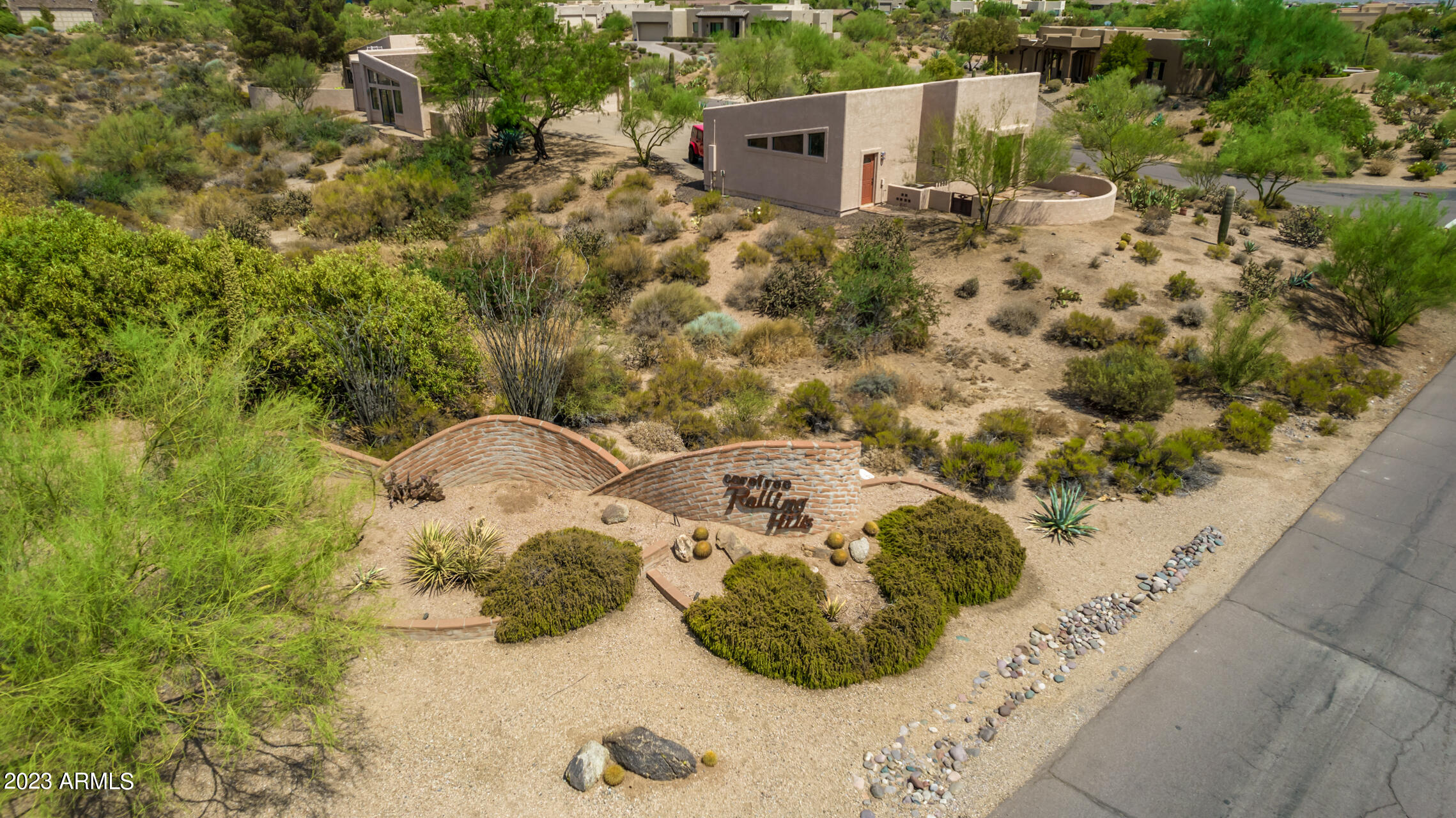 9504 E ROMPING Road