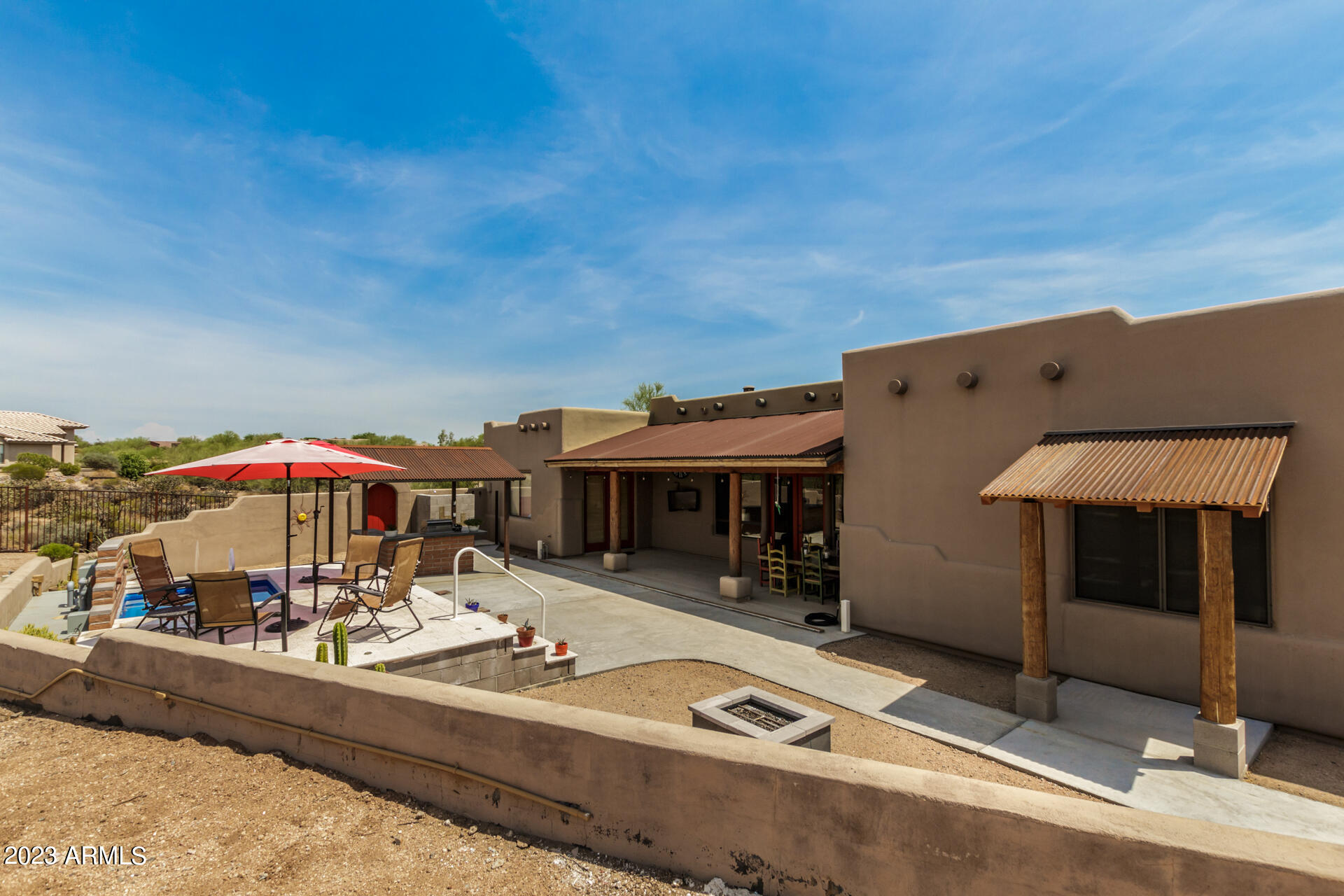 9504 E ROMPING Road