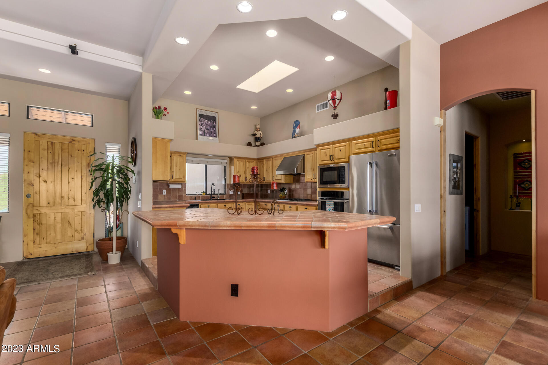 9504 E ROMPING Road