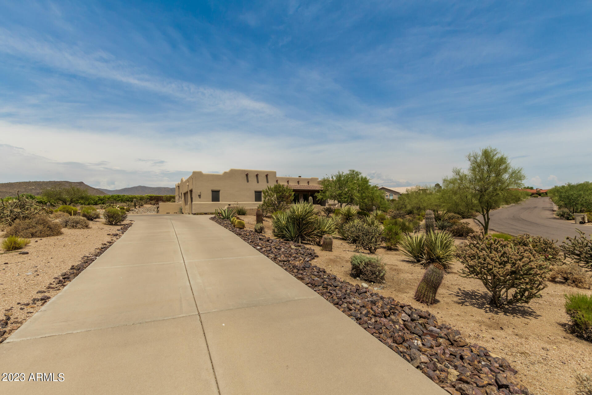 9504 E ROMPING Road