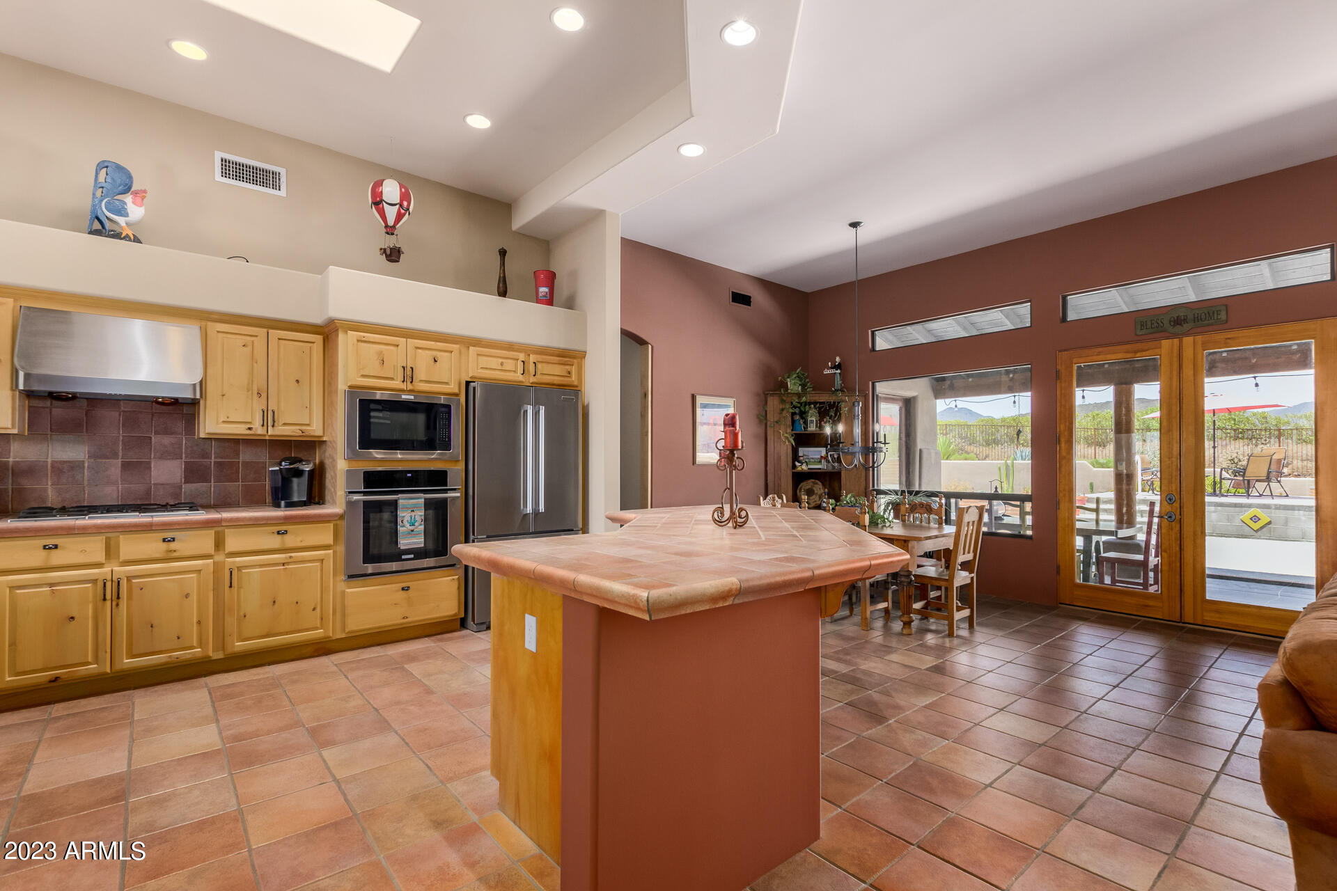 9504 E ROMPING Road