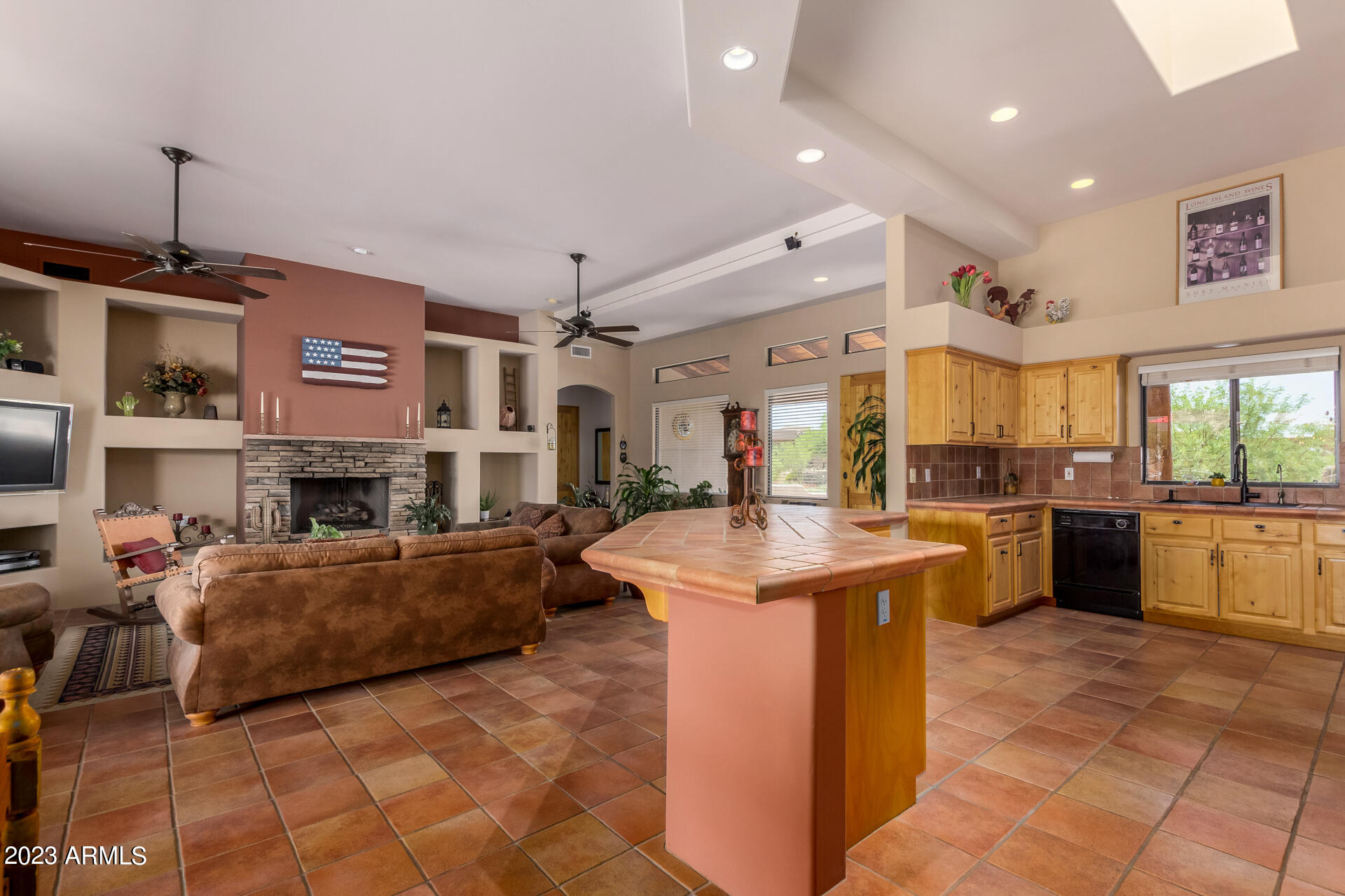 9504 E ROMPING Road