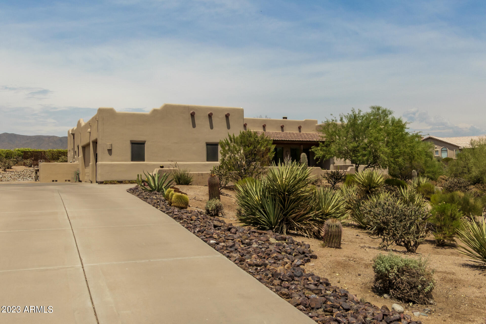 9504 E ROMPING Road