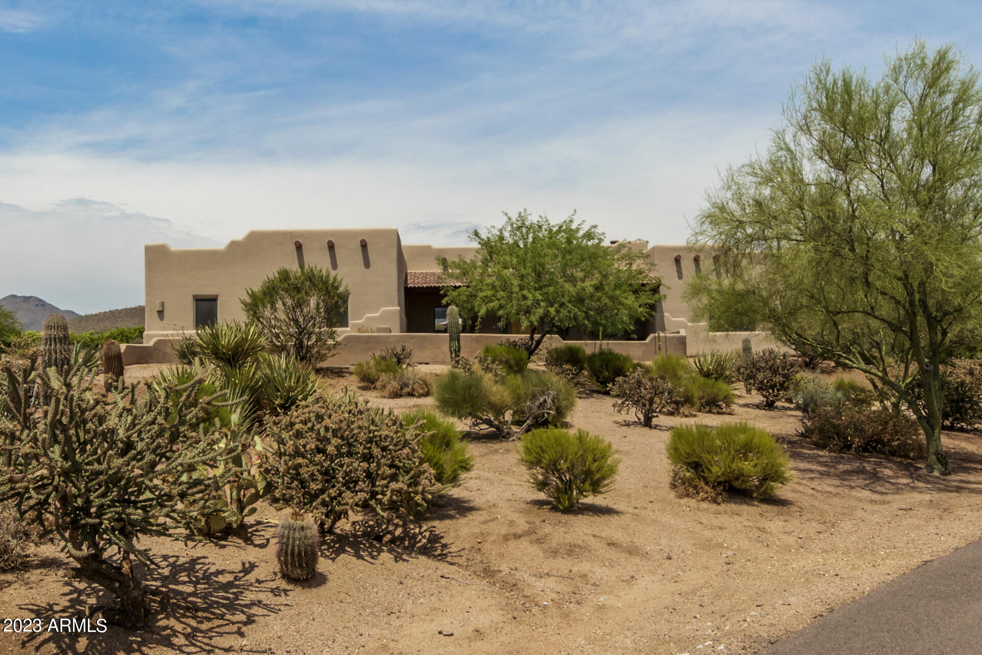 9504 E ROMPING Road