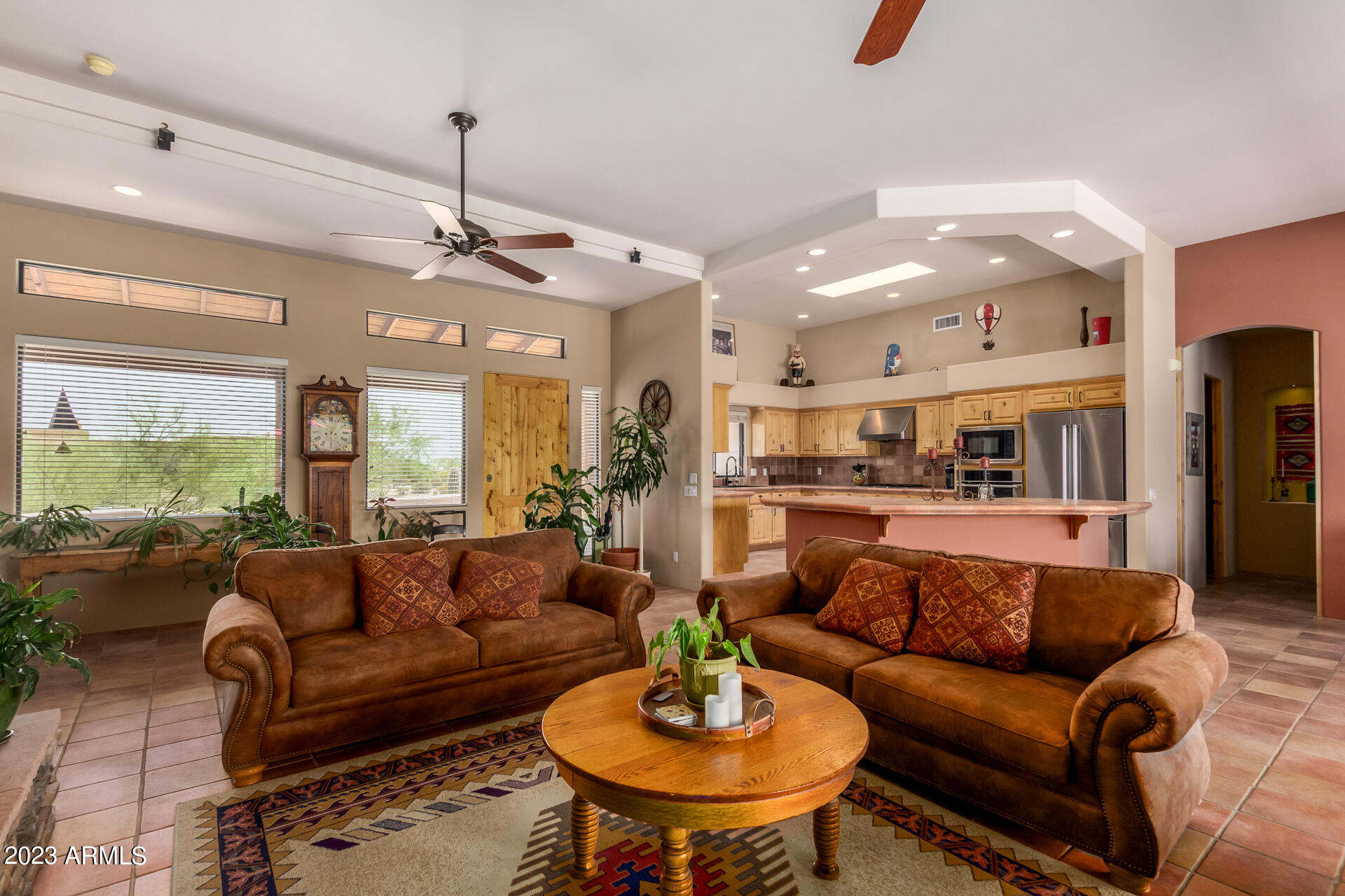9504 E ROMPING Road