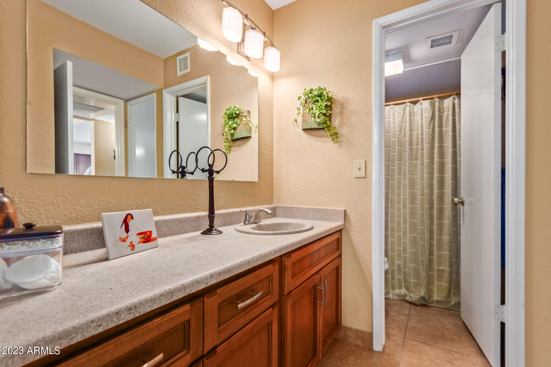 4444 E PARADISE VILLAGE Parkway N Unit: 107