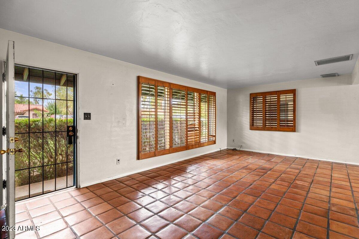 331 E PIERSON Street