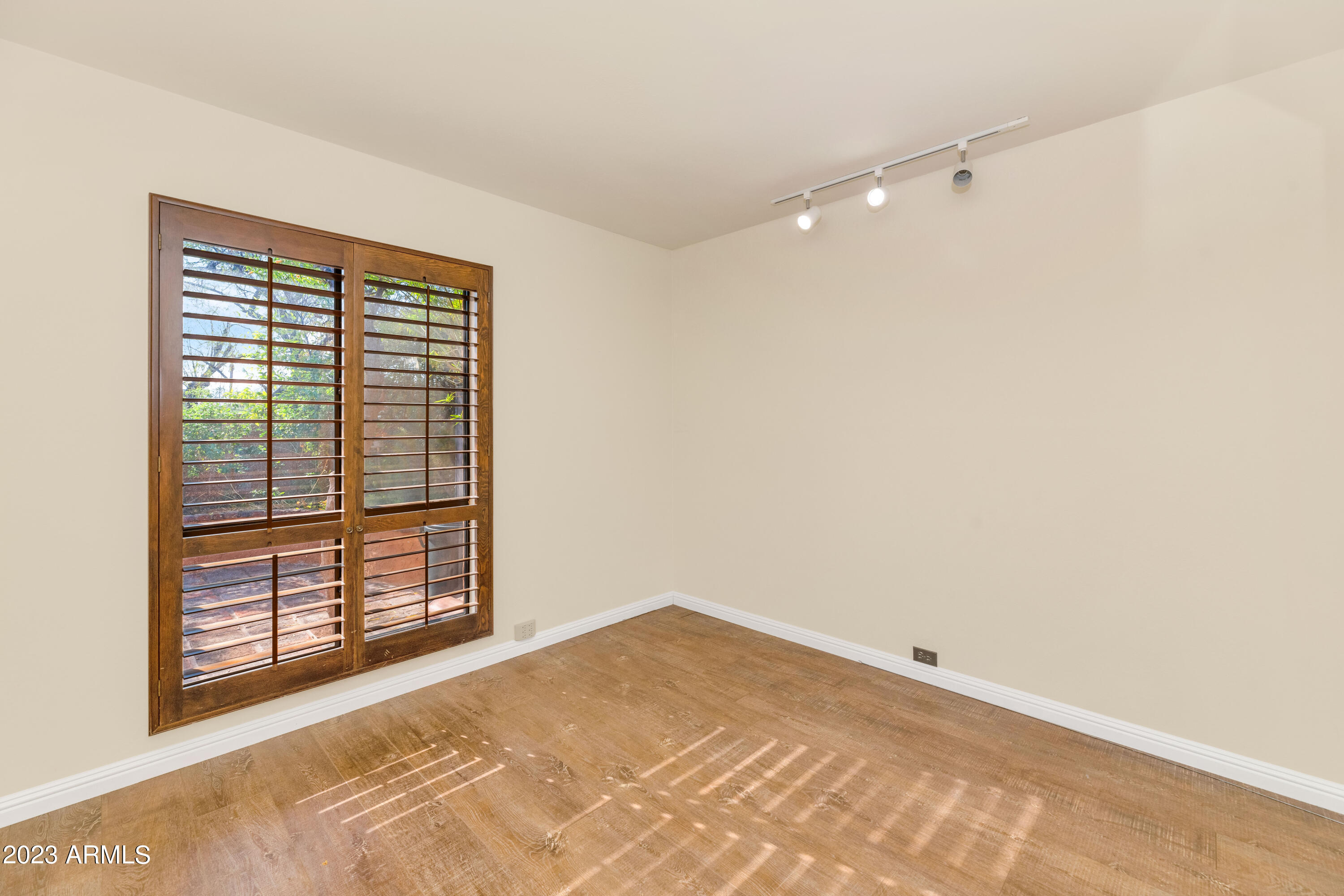 10629 N 7TH Place