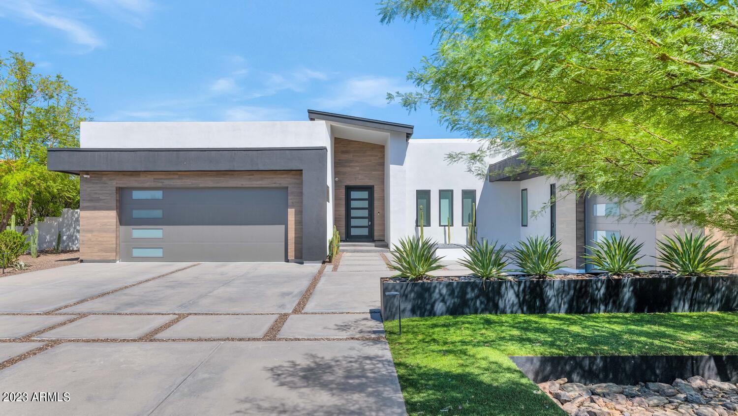 4214 E MARION Way
