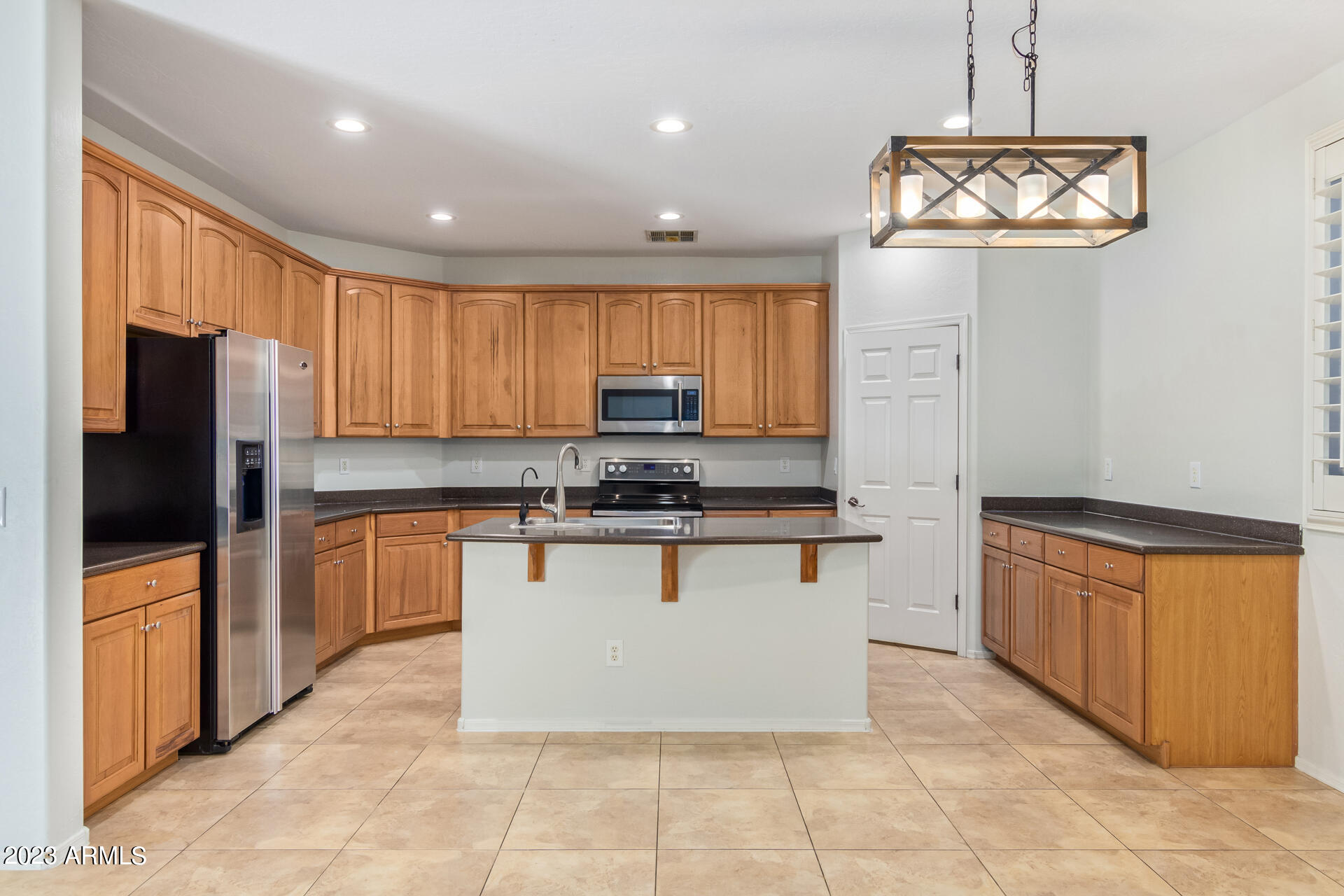 5703 W ROBB Lane
