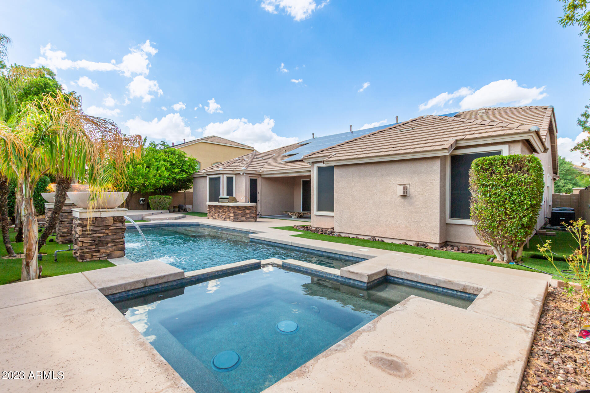 5703 W ROBB Lane