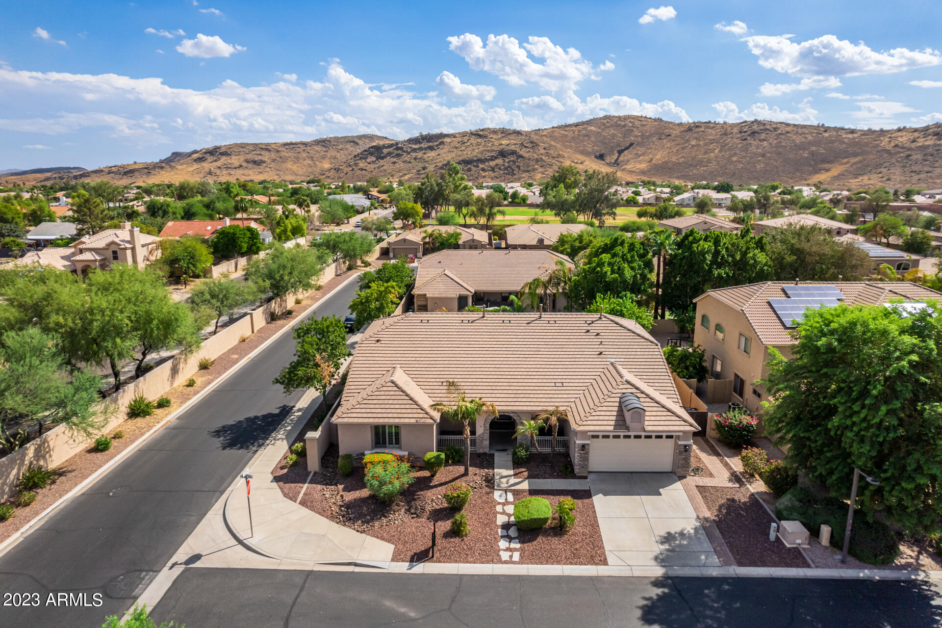 5703 W ROBB Lane