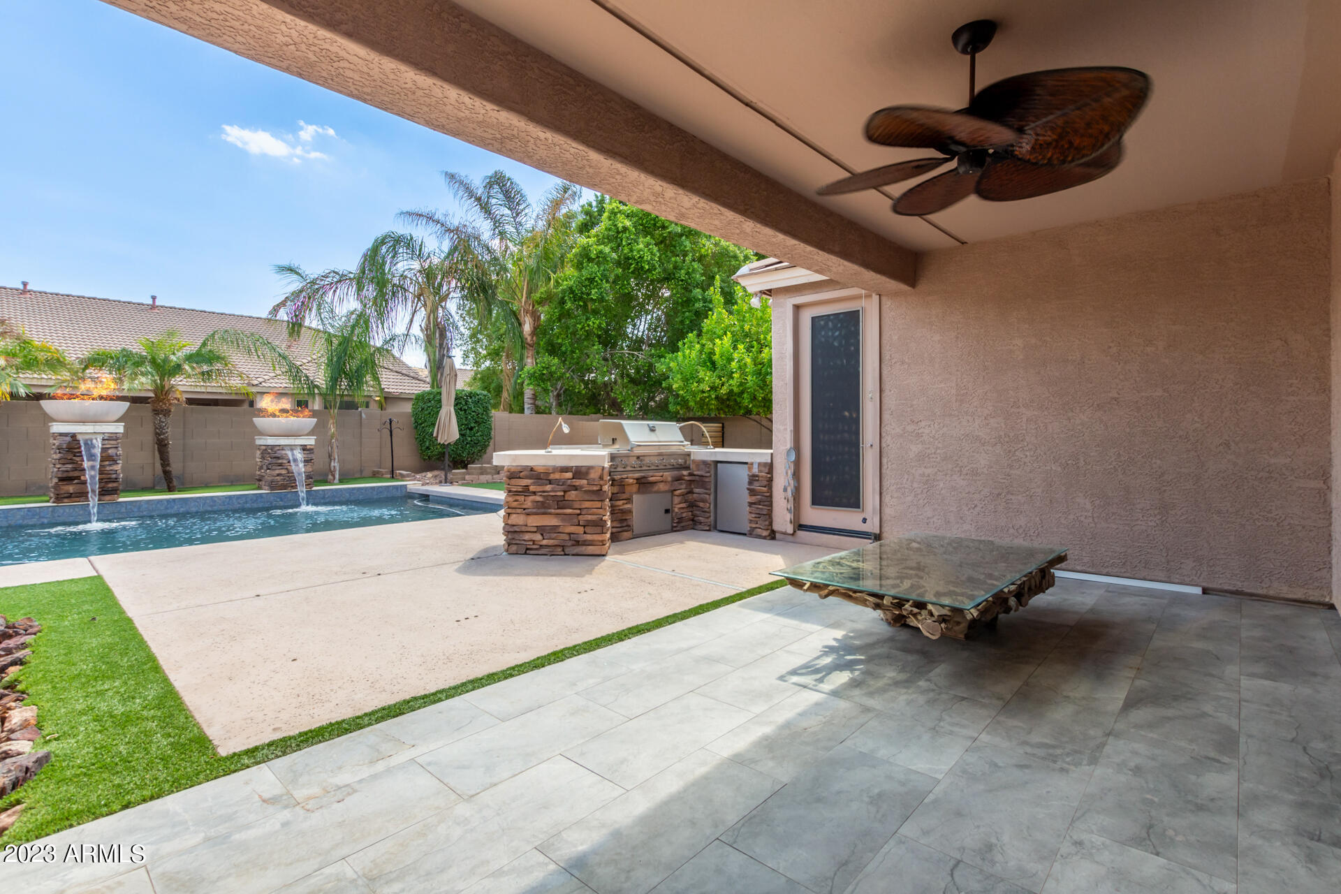 5703 W ROBB Lane