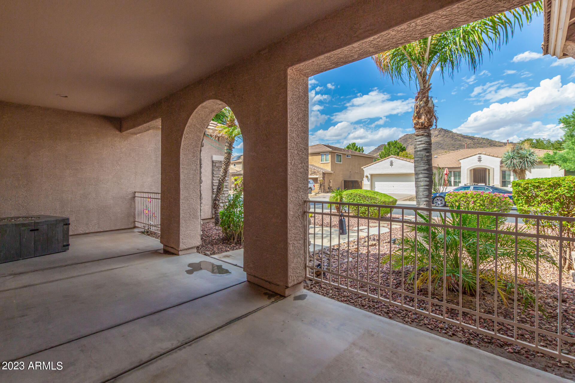 5703 W ROBB Lane