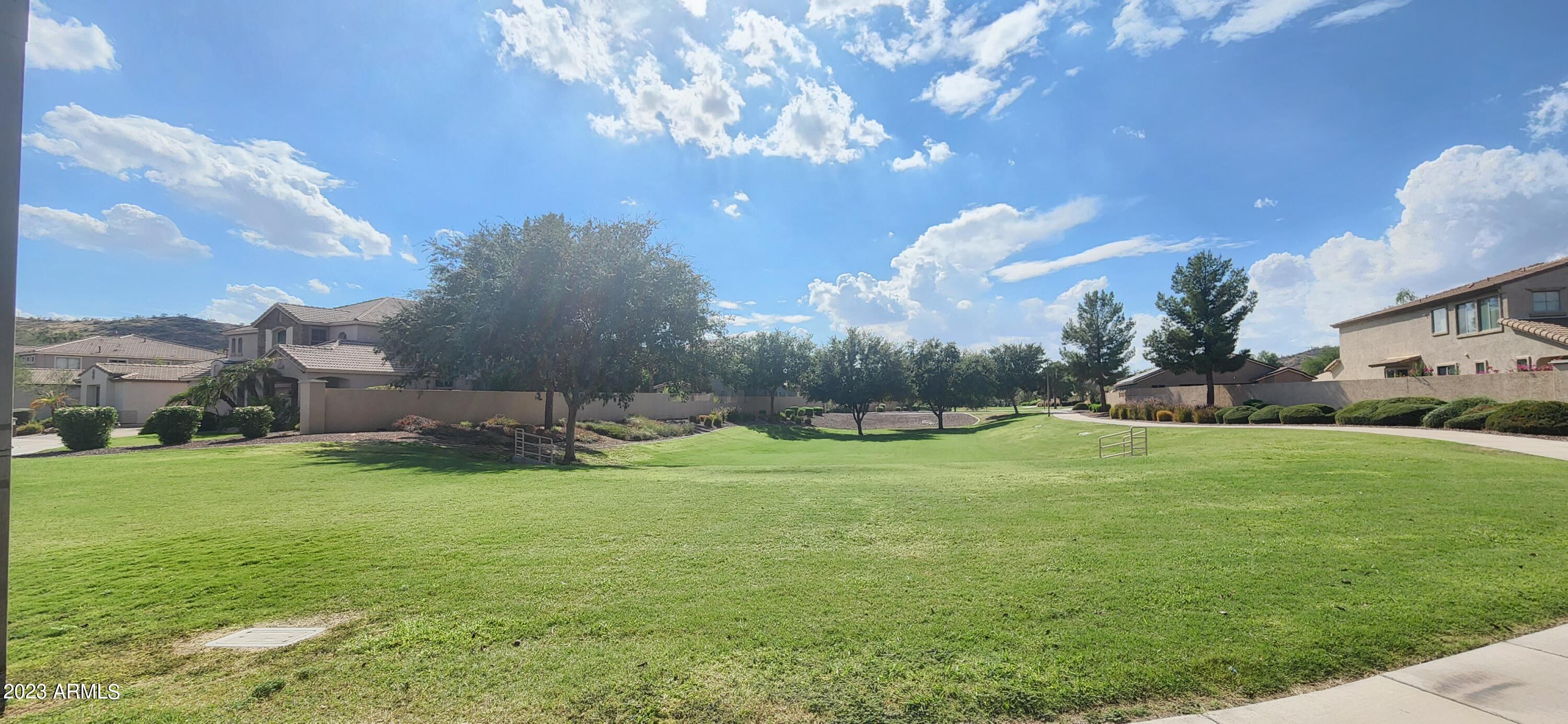 5703 W ROBB Lane