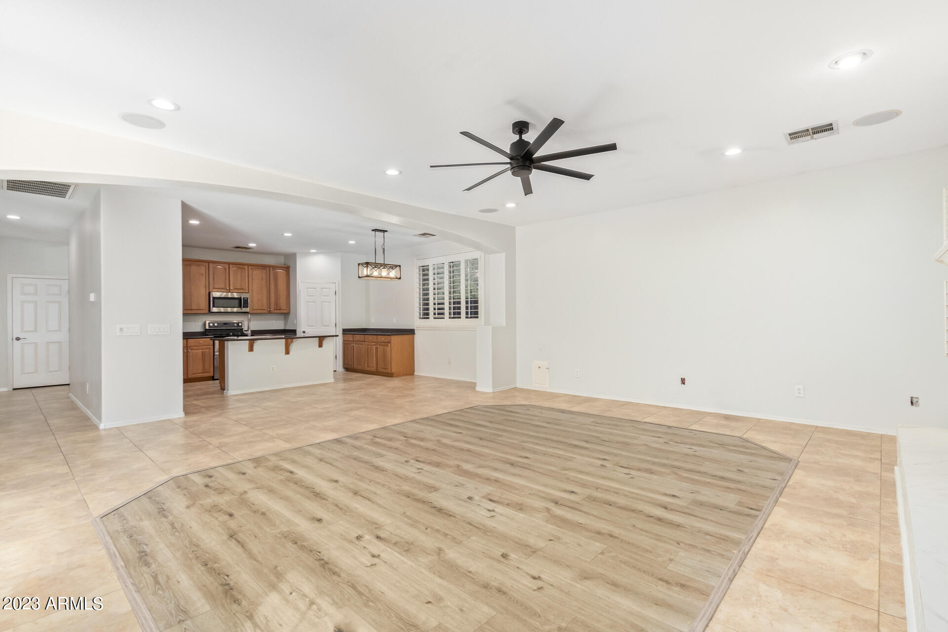 5703 W ROBB Lane