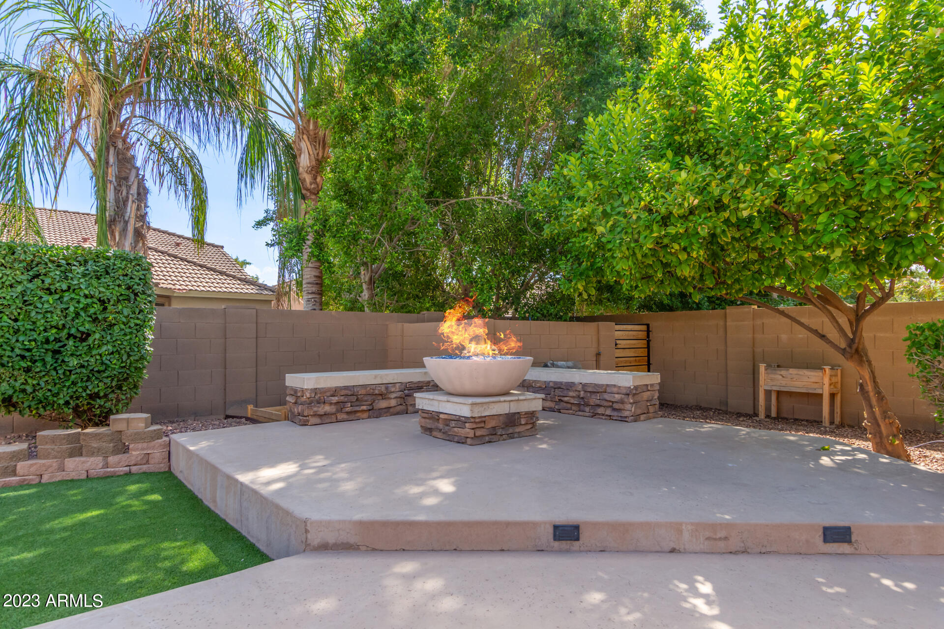 5703 W ROBB Lane