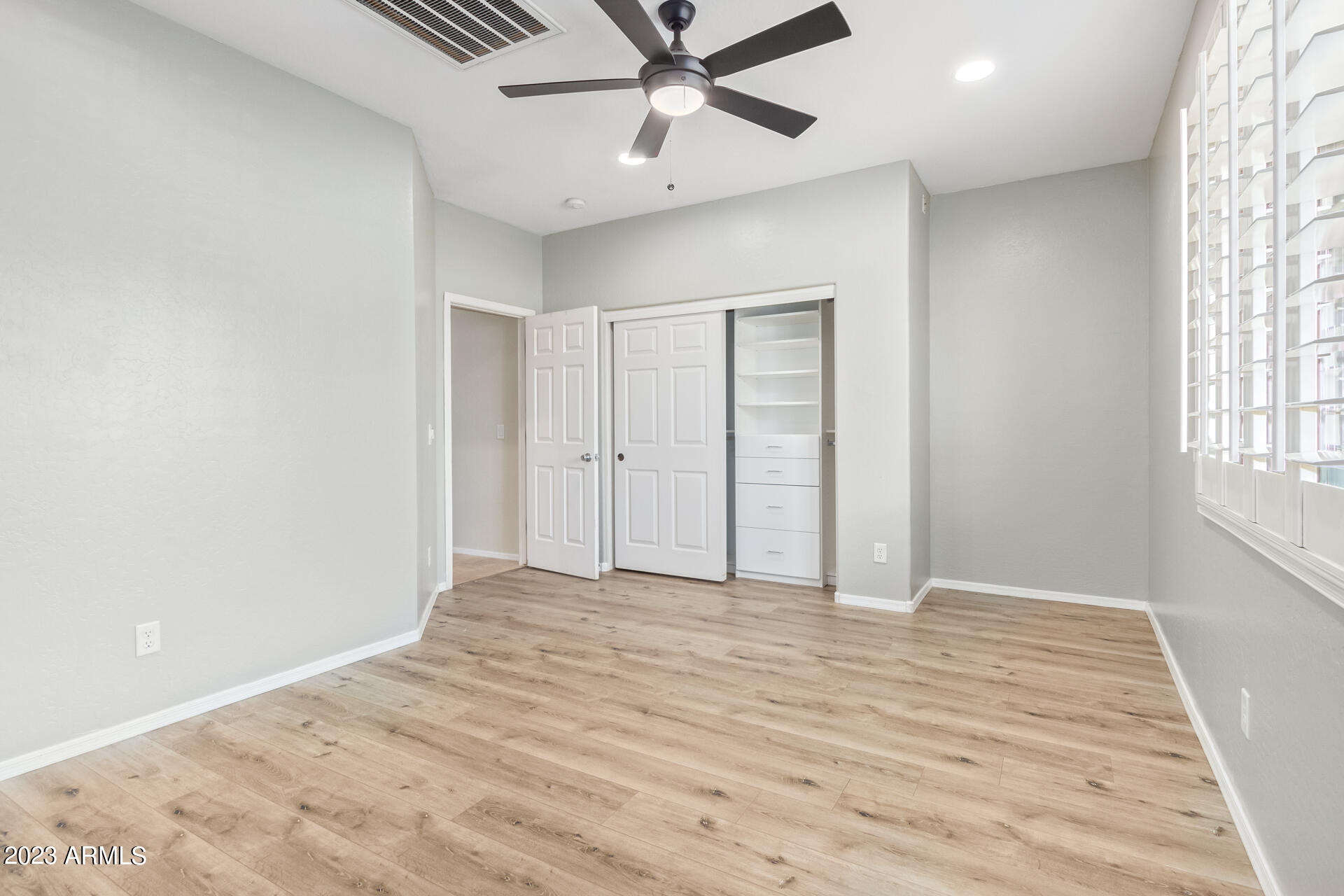 5703 W ROBB Lane