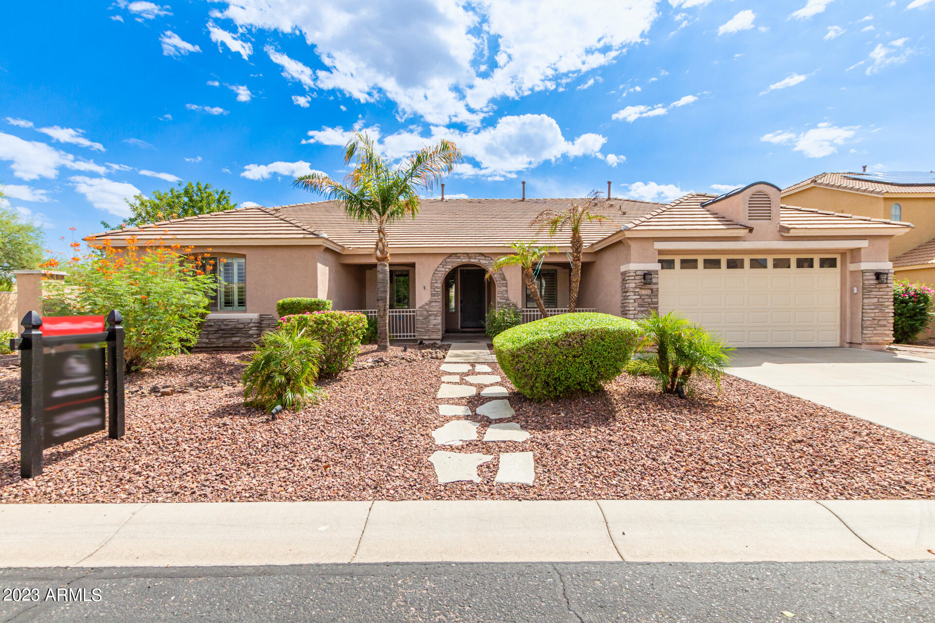 5703 W ROBB Lane