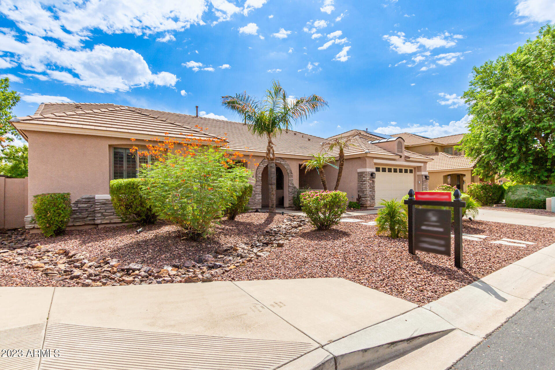 5703 W ROBB Lane