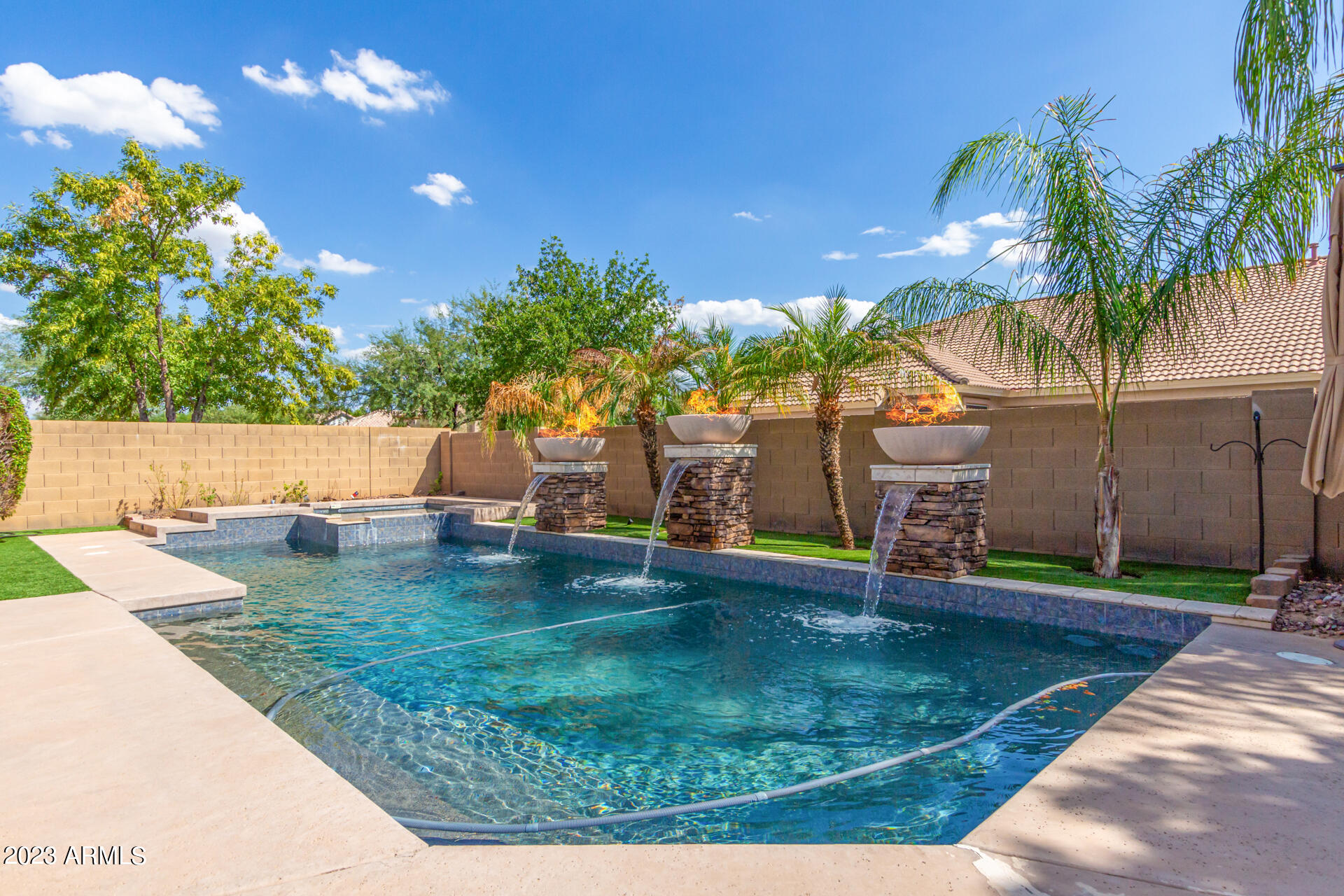 5703 W ROBB Lane