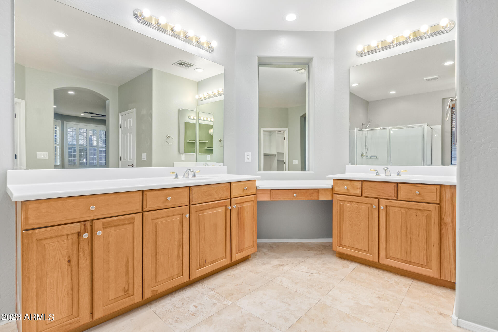 5703 W ROBB Lane