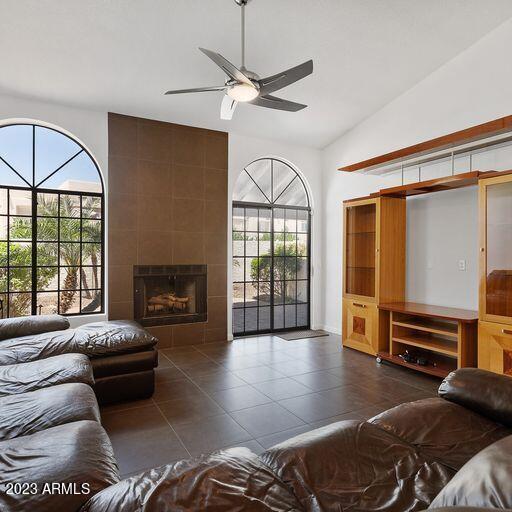 11011 N 92ND Street Unit: 1052