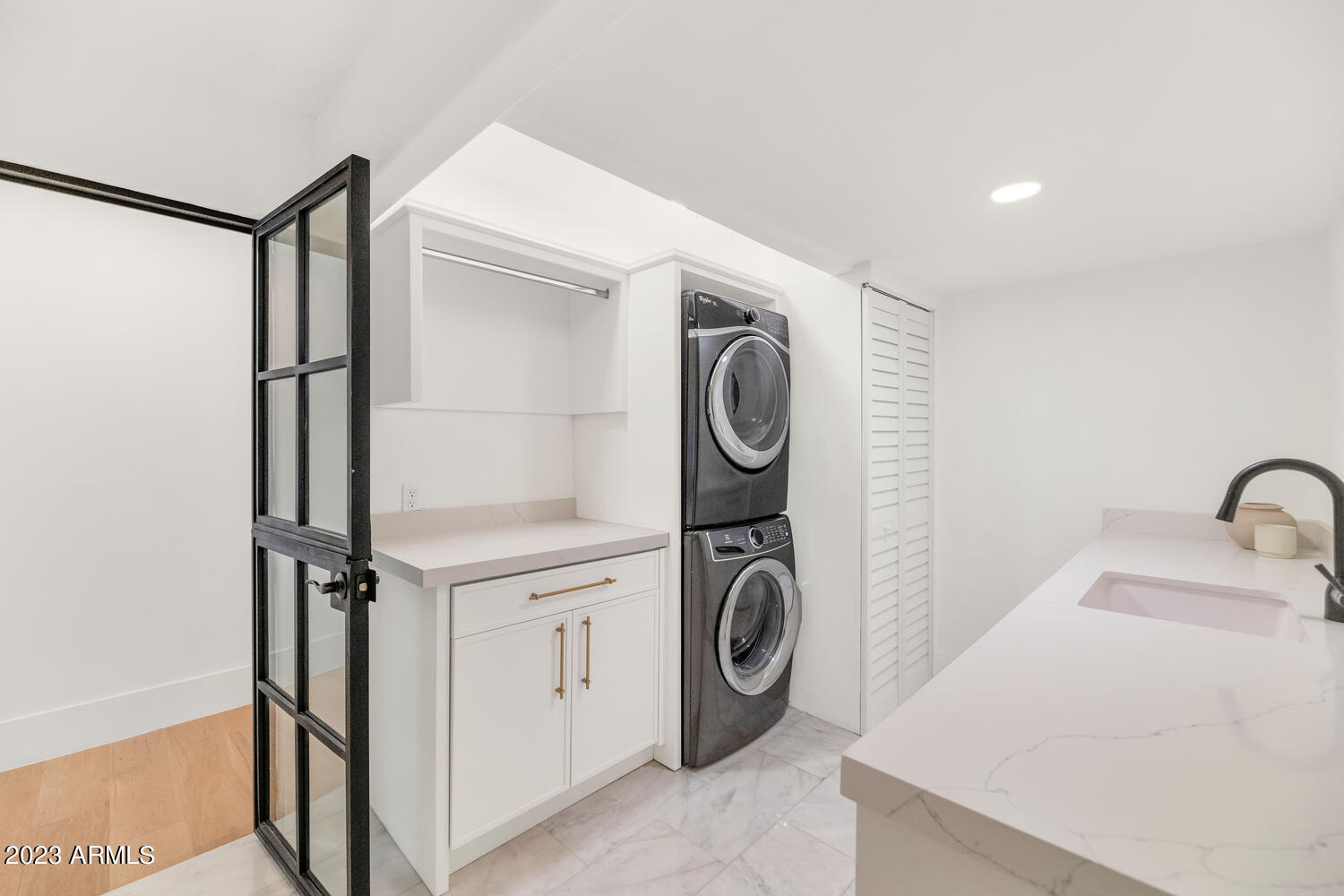 5215 N 45TH Place
