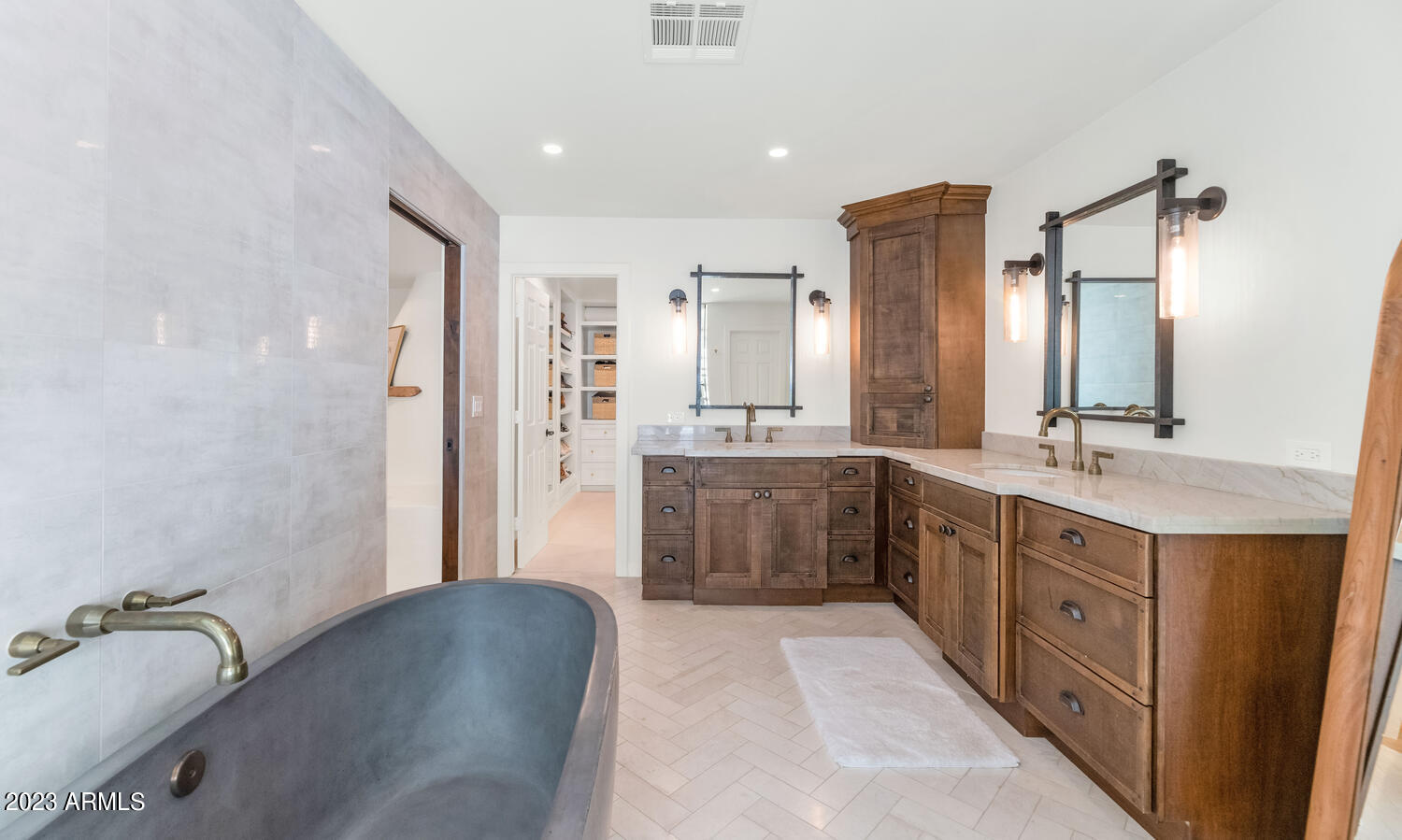 5215 N 45TH Place
