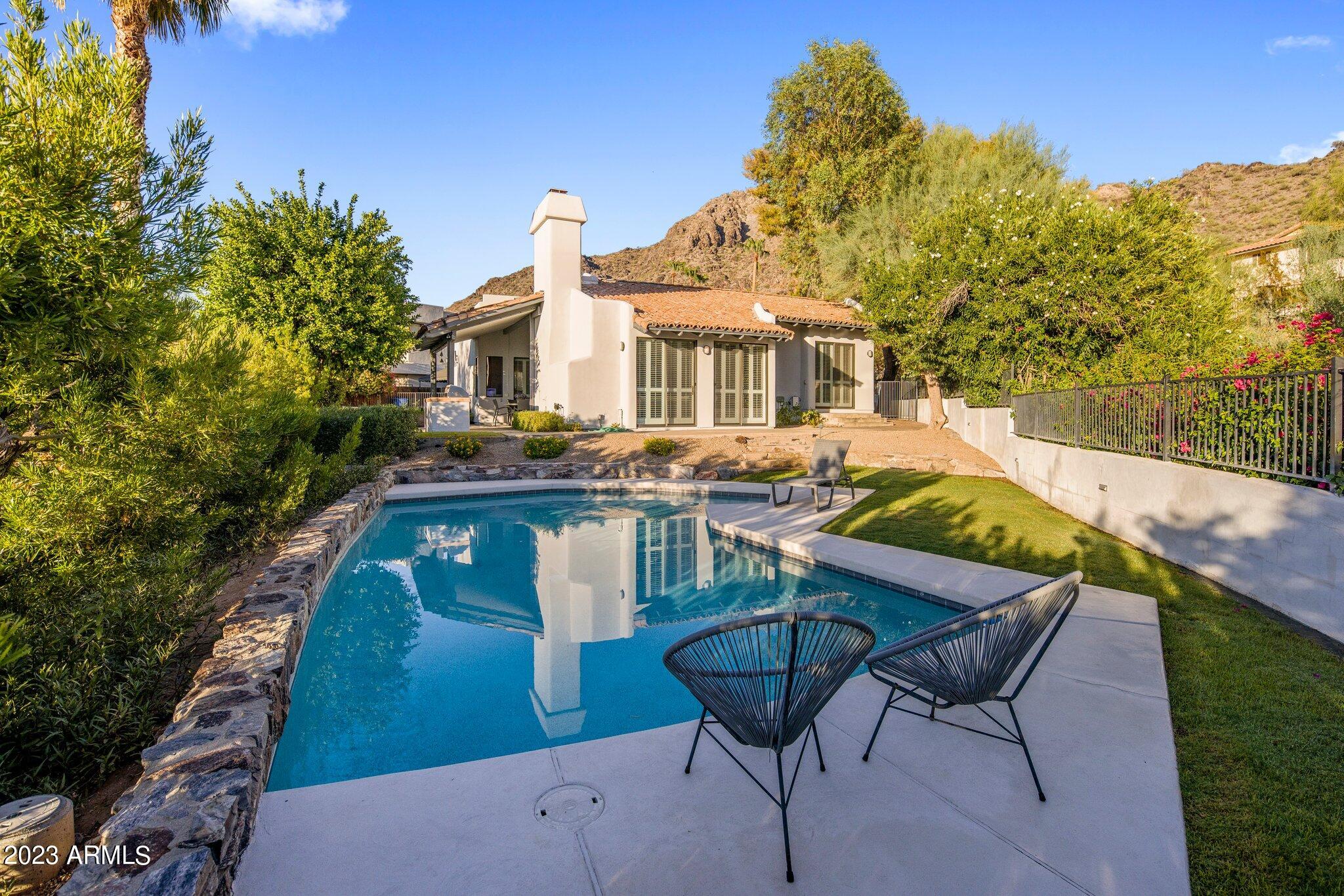 7222 N 23RD Place