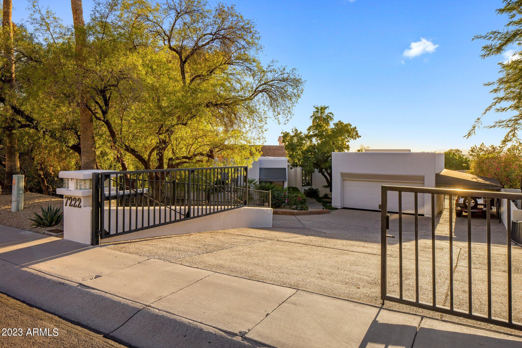 7222 N 23RD Place