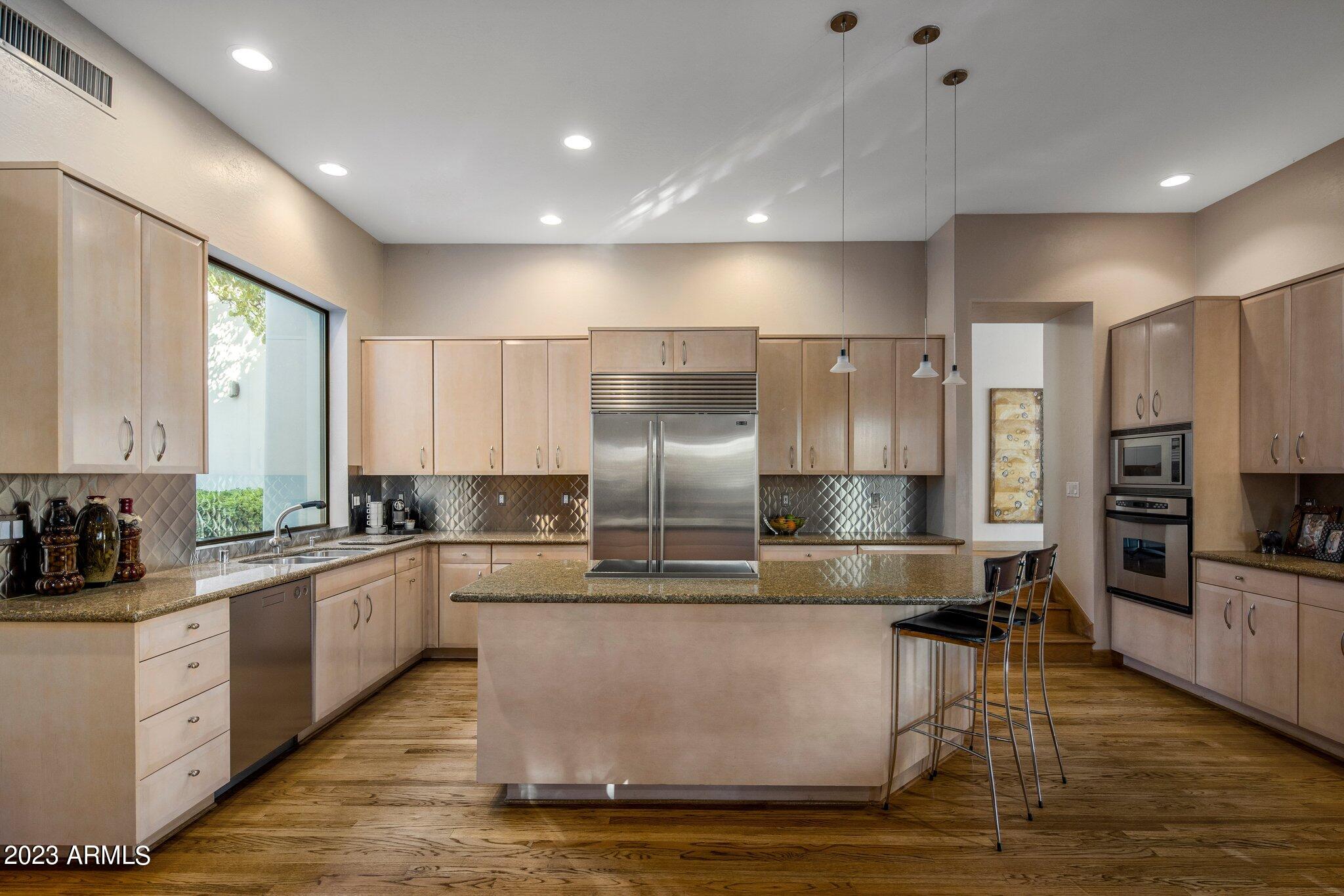 7222 N 23RD Place