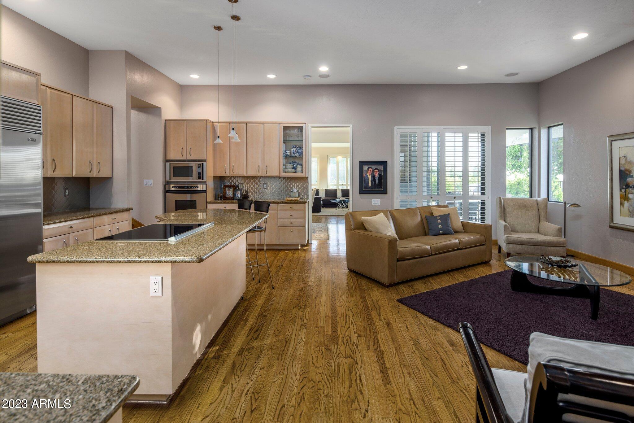 7222 N 23RD Place