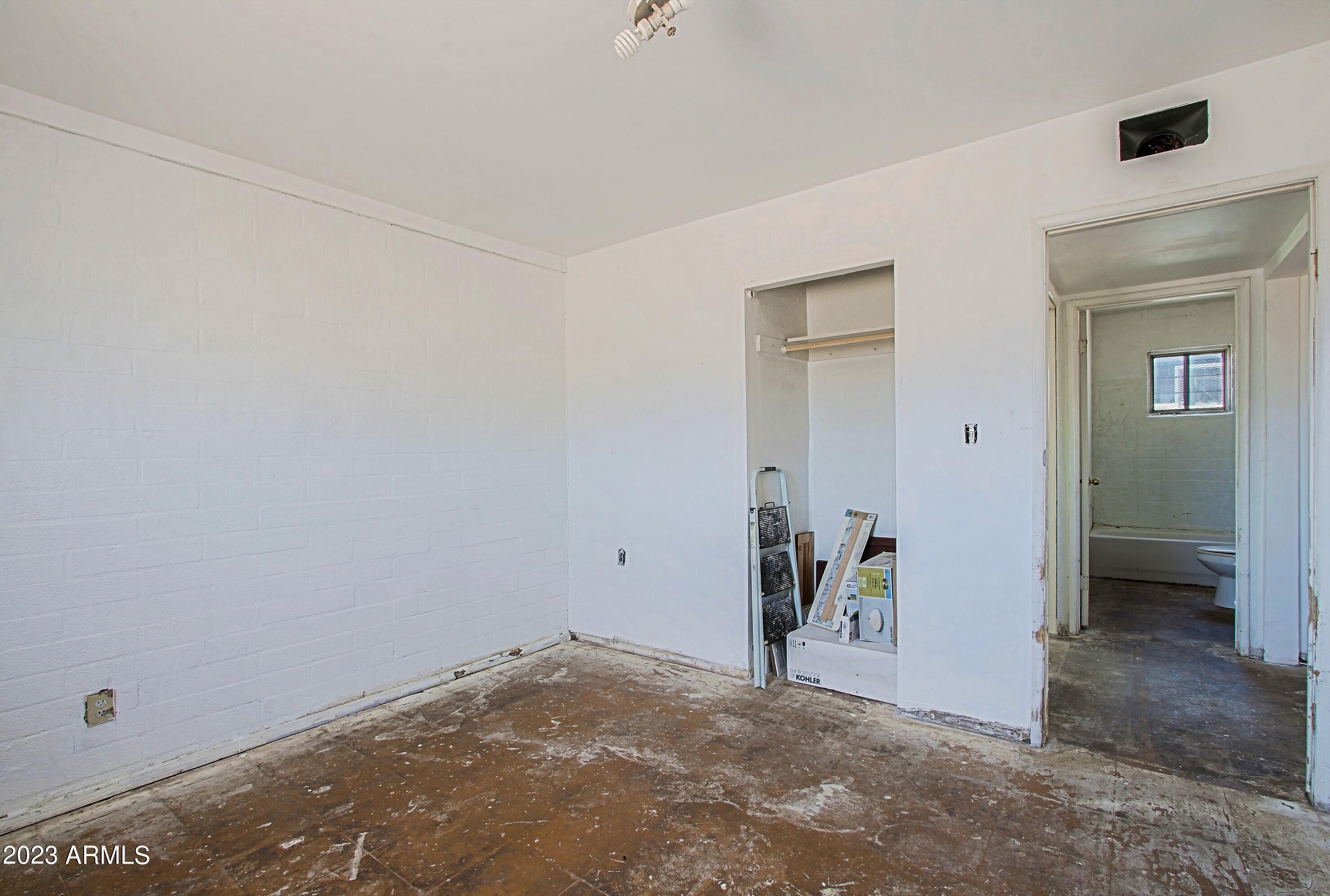 2819 E PUEBLO Avenue