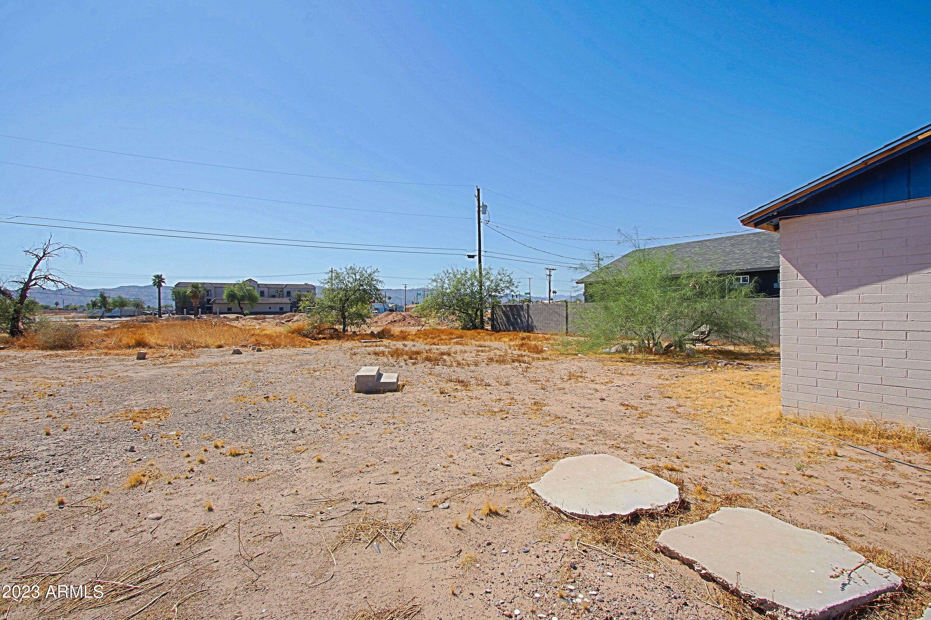 2819 E PUEBLO Avenue