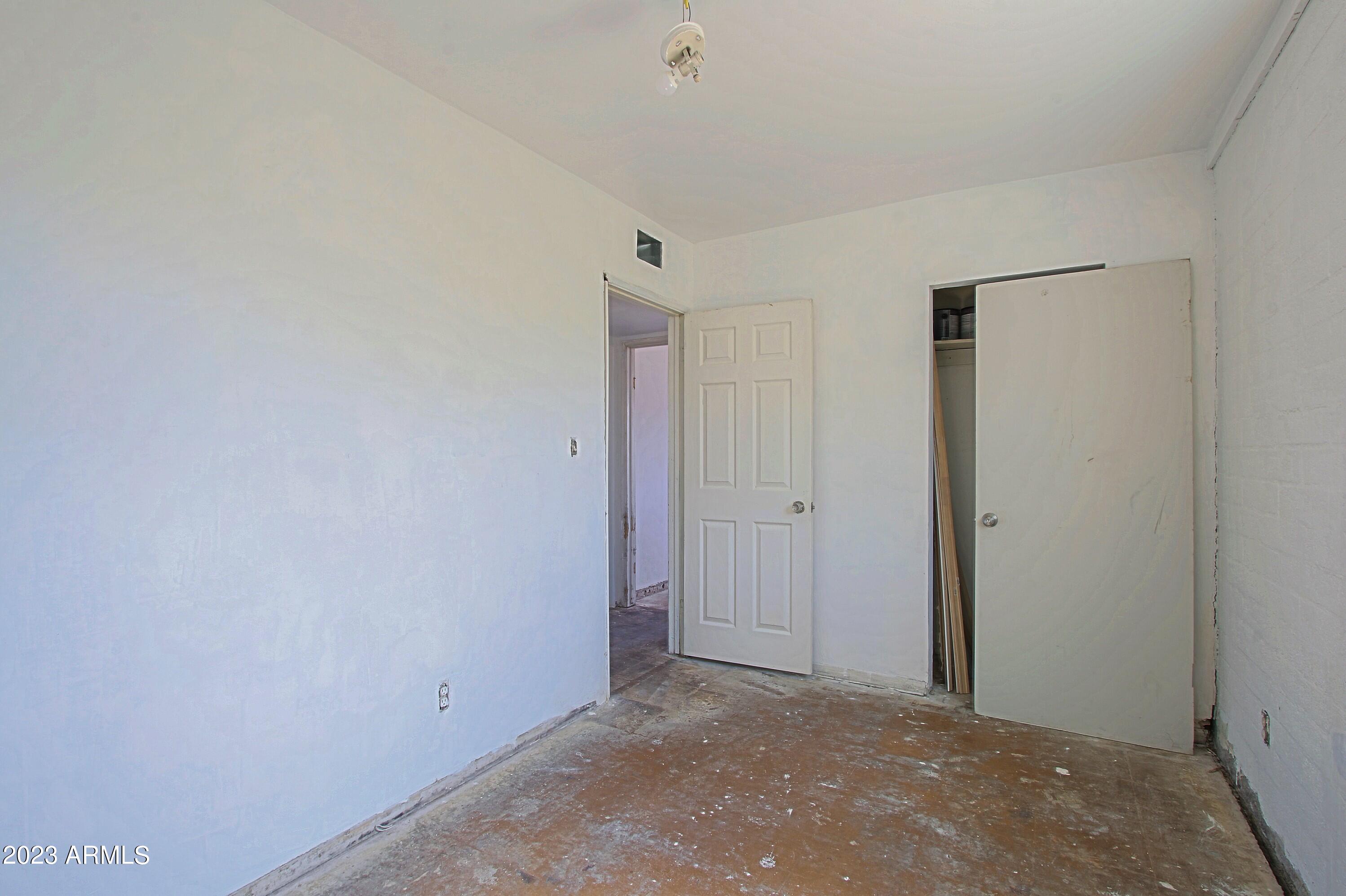 2819 E PUEBLO Avenue