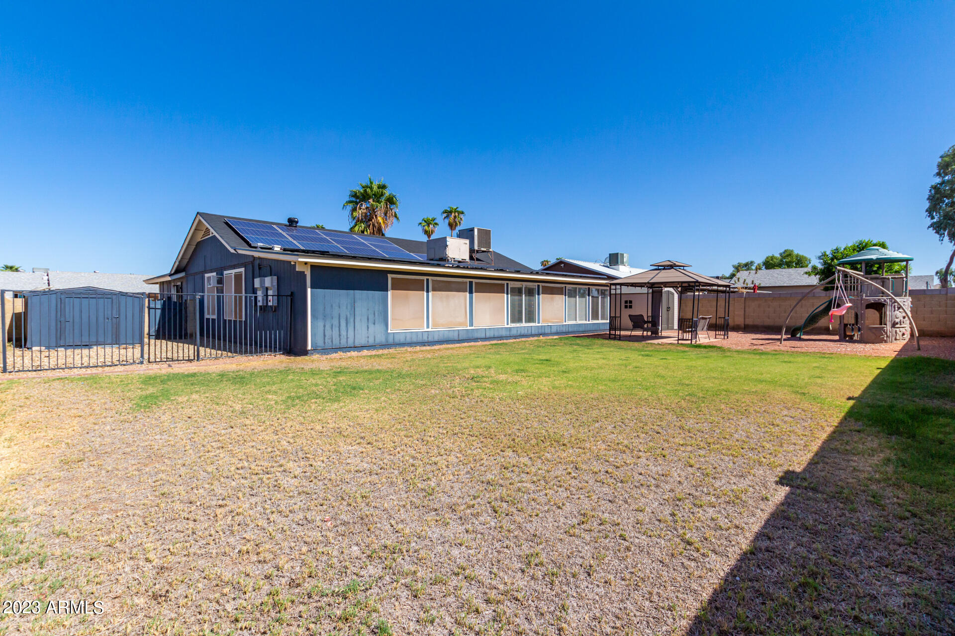 2927 W MEADOW Drive