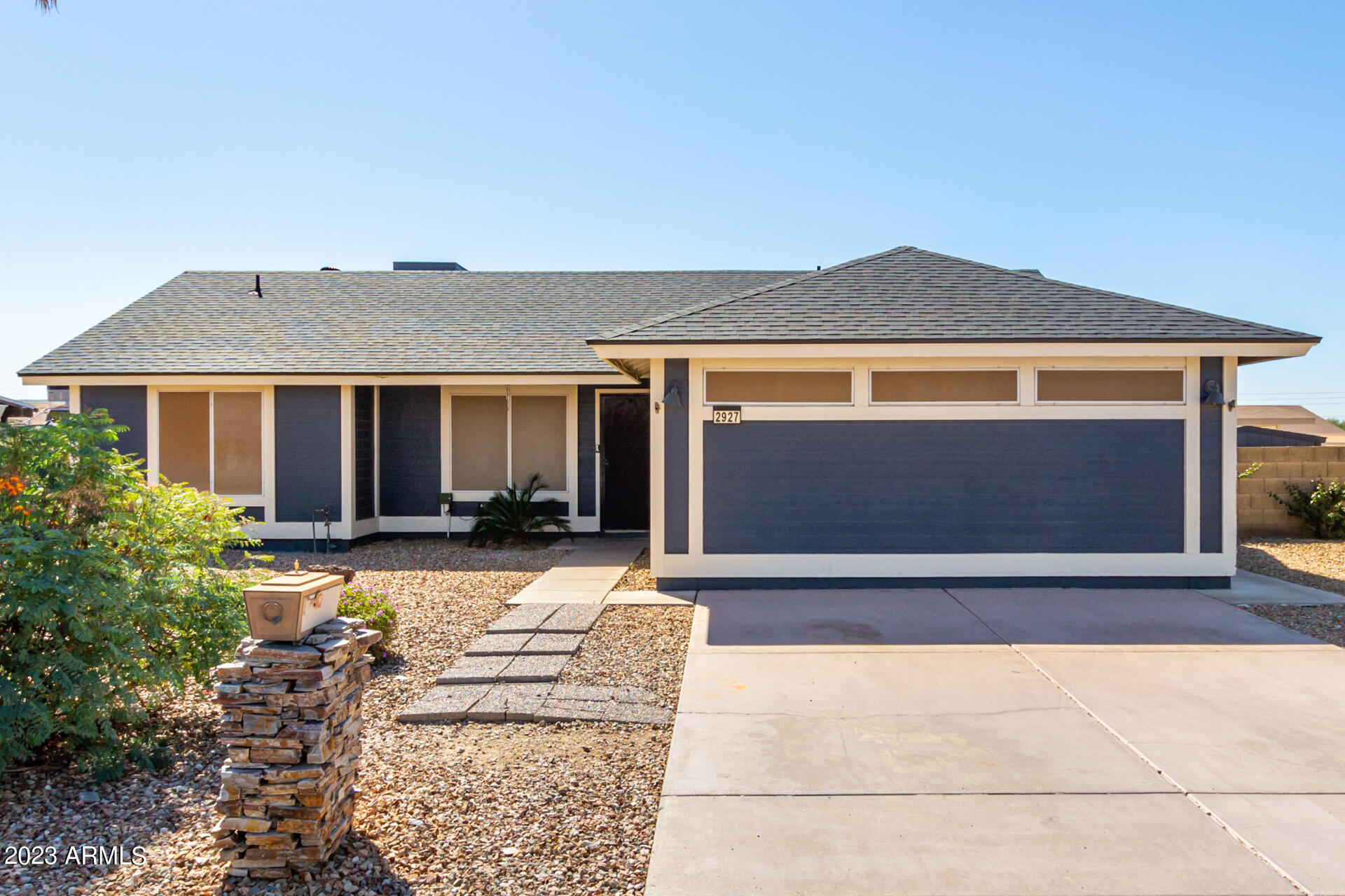 2927 W MEADOW Drive