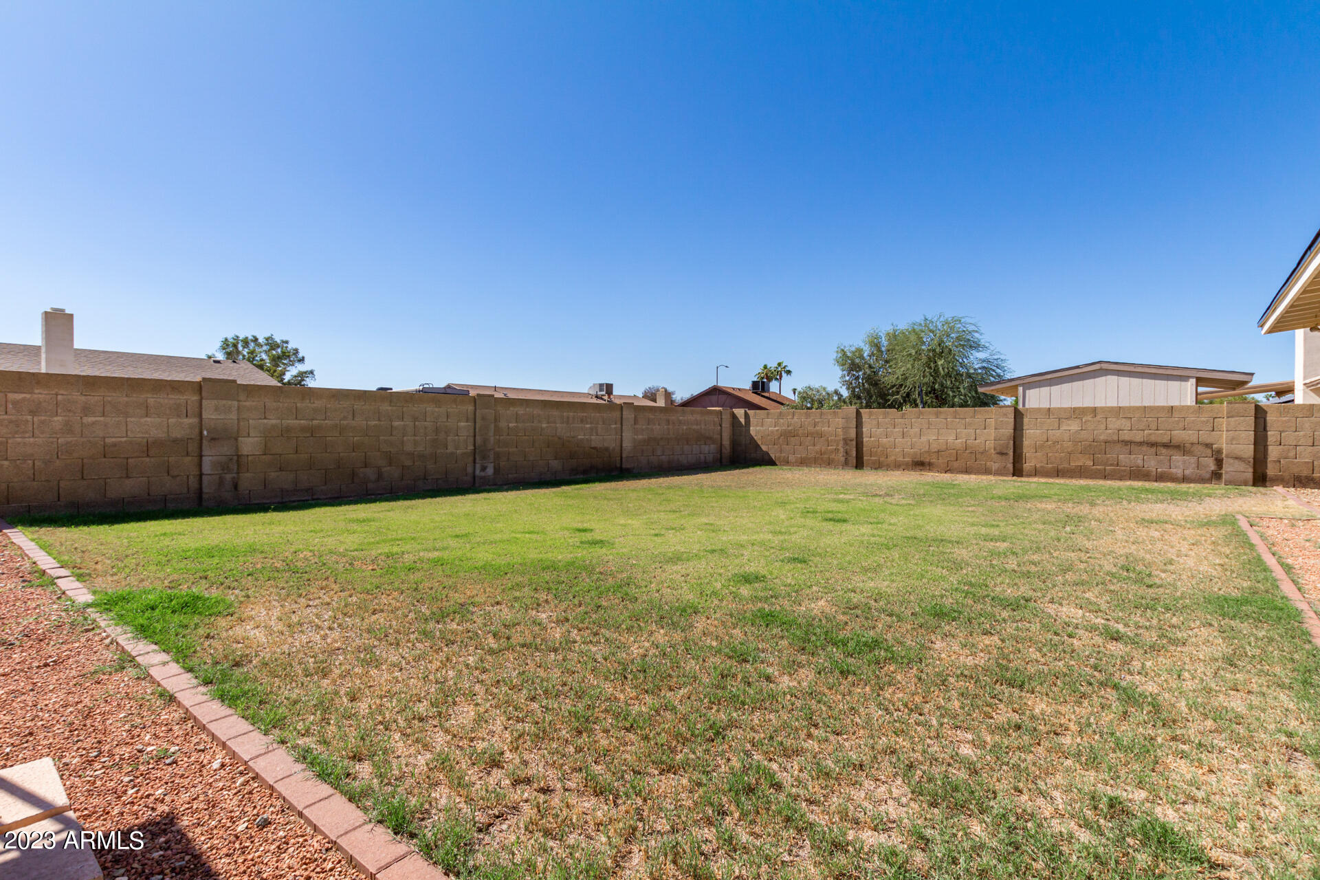 2927 W MEADOW Drive