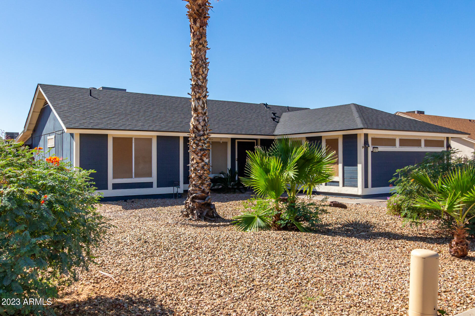 2927 W MEADOW Drive