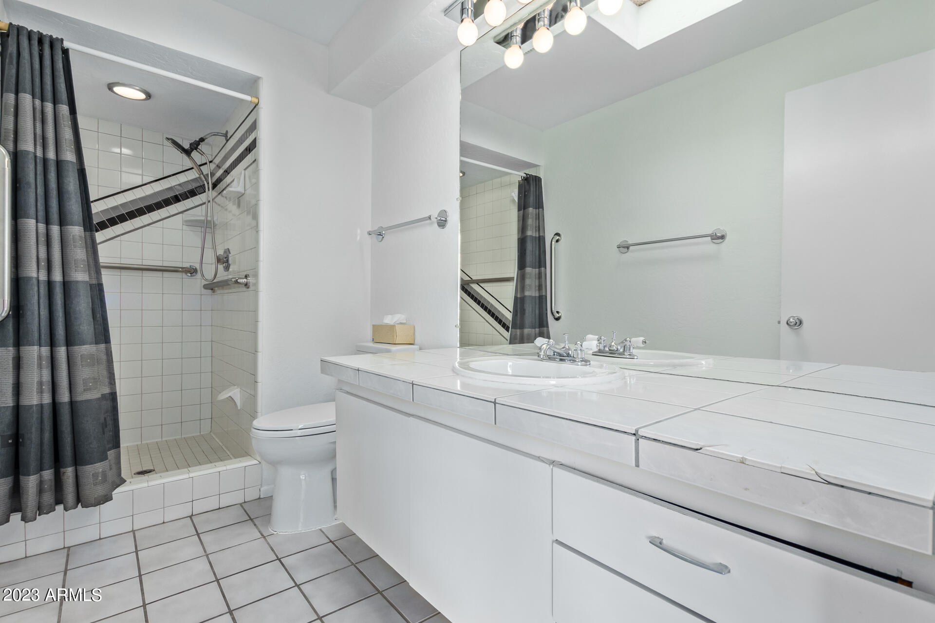 110 W MISSOURI Avenue Unit: 11