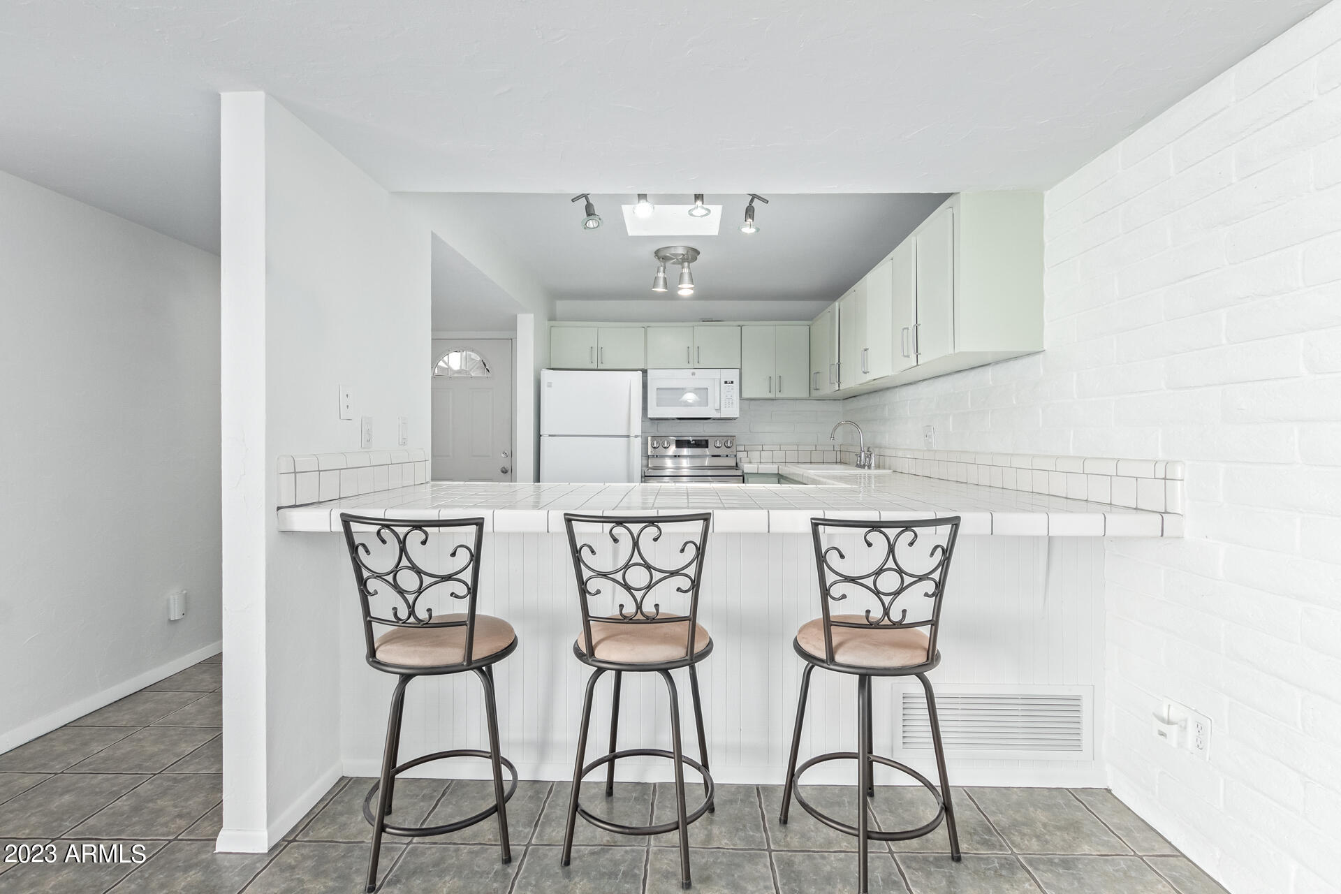 110 W MISSOURI Avenue Unit: 11
