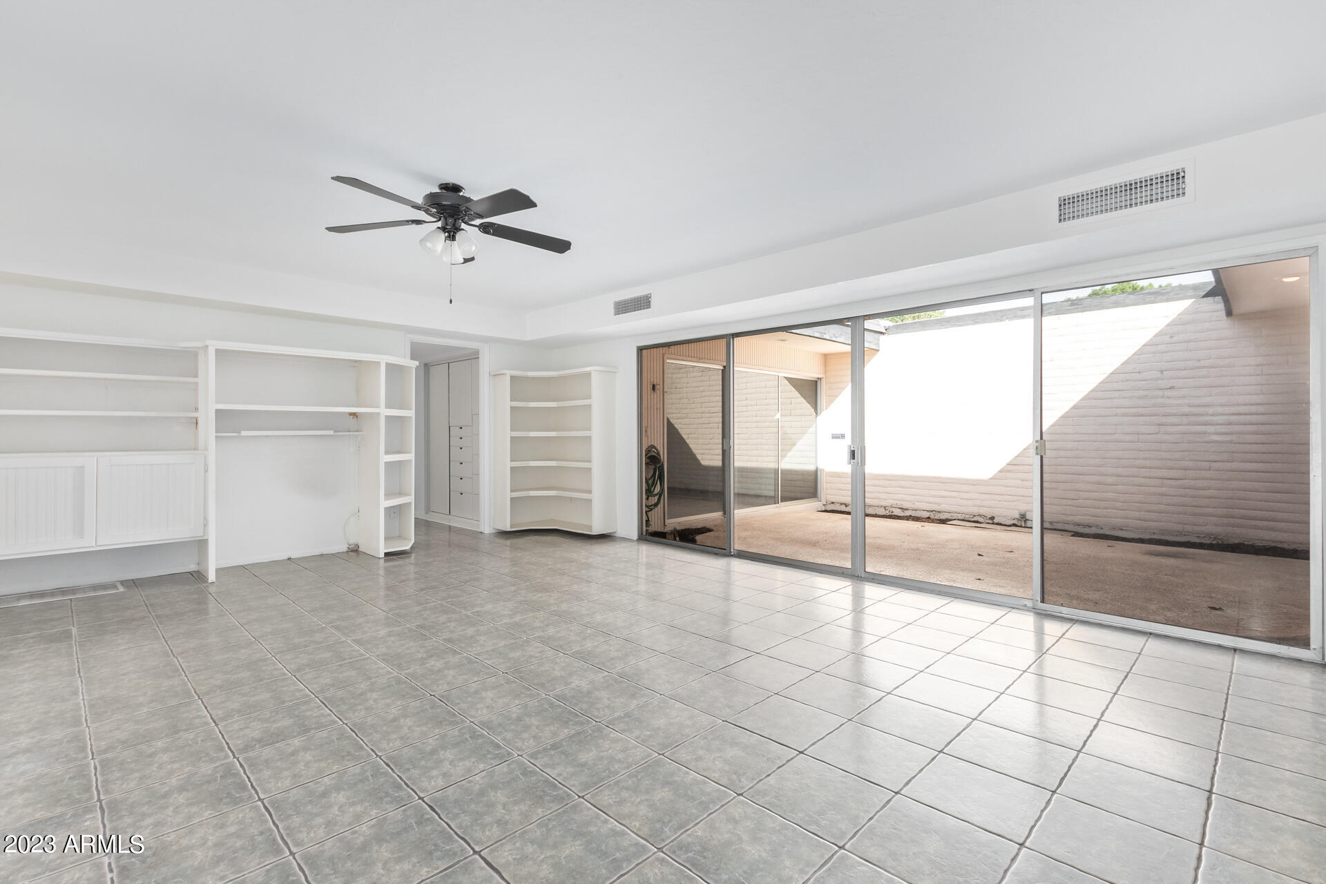 110 W MISSOURI Avenue Unit: 11